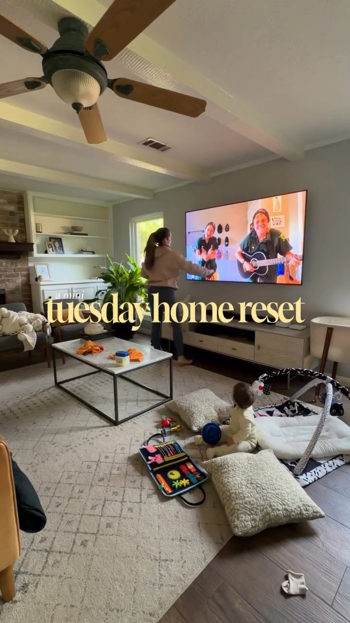 Sunday Reset on a Tuesday 🧺🫧🧹

When your weekend was packed full of activities, a mid-week house reset may be what you need. 

#relateablemom #weeklyreset #realmomlife #busymomlife #sahmlifestyle mom of three, house cleaning reels, sahm reels, relatable mom reels