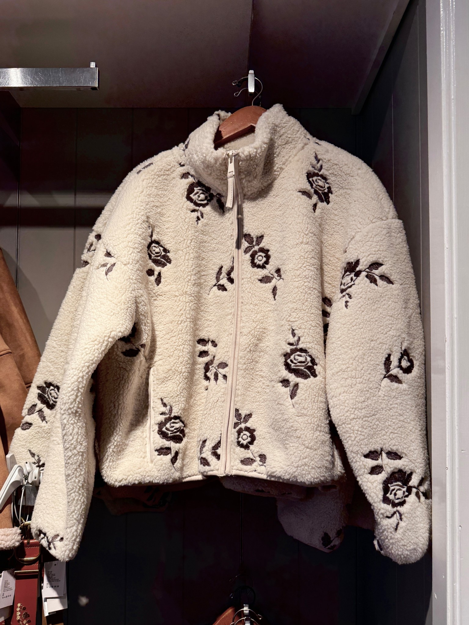 Sale alert! 🚨 This sherpa jacket from Abercrombie & Fitch is the perfect casual winter layer. 🫶🏻 The warm beige tone paired with delicate brown floral embroidered detailing gives it a subtle, elevated look while staying easy to wear every day. Soft, warm, and comfortable for errands, travel, or weekend plans — and even better, it’s currently on sale, making it a great gift or seasonal staple! 🎁 #sherpajacket #abercrombie #giftidea

#LTKFindsUnder100 #LTKGiftGuide #LTKSaleAlert