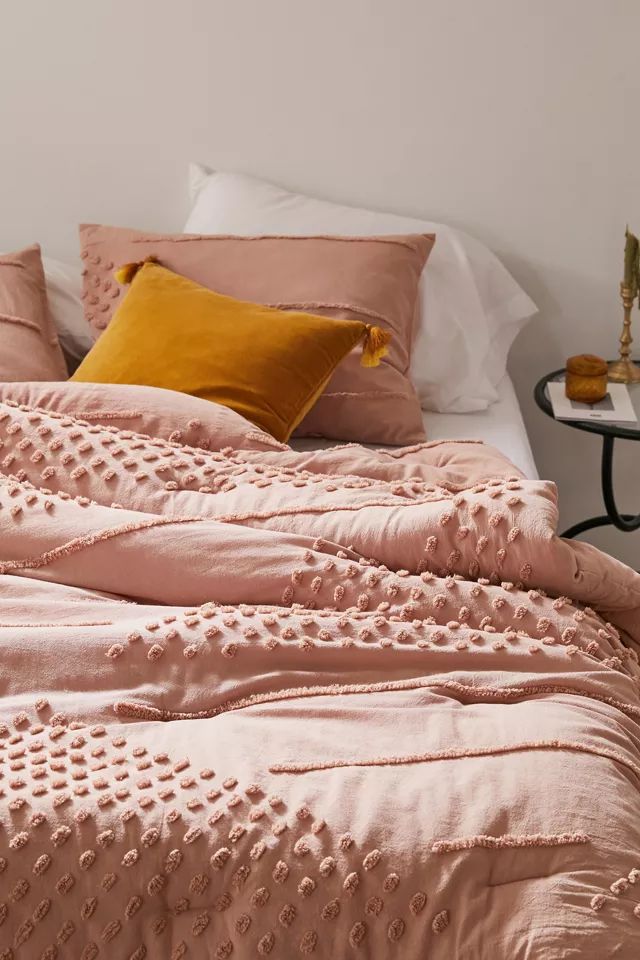 Ellis Tufted Comforter | Urban Outfitters (US and RoW)