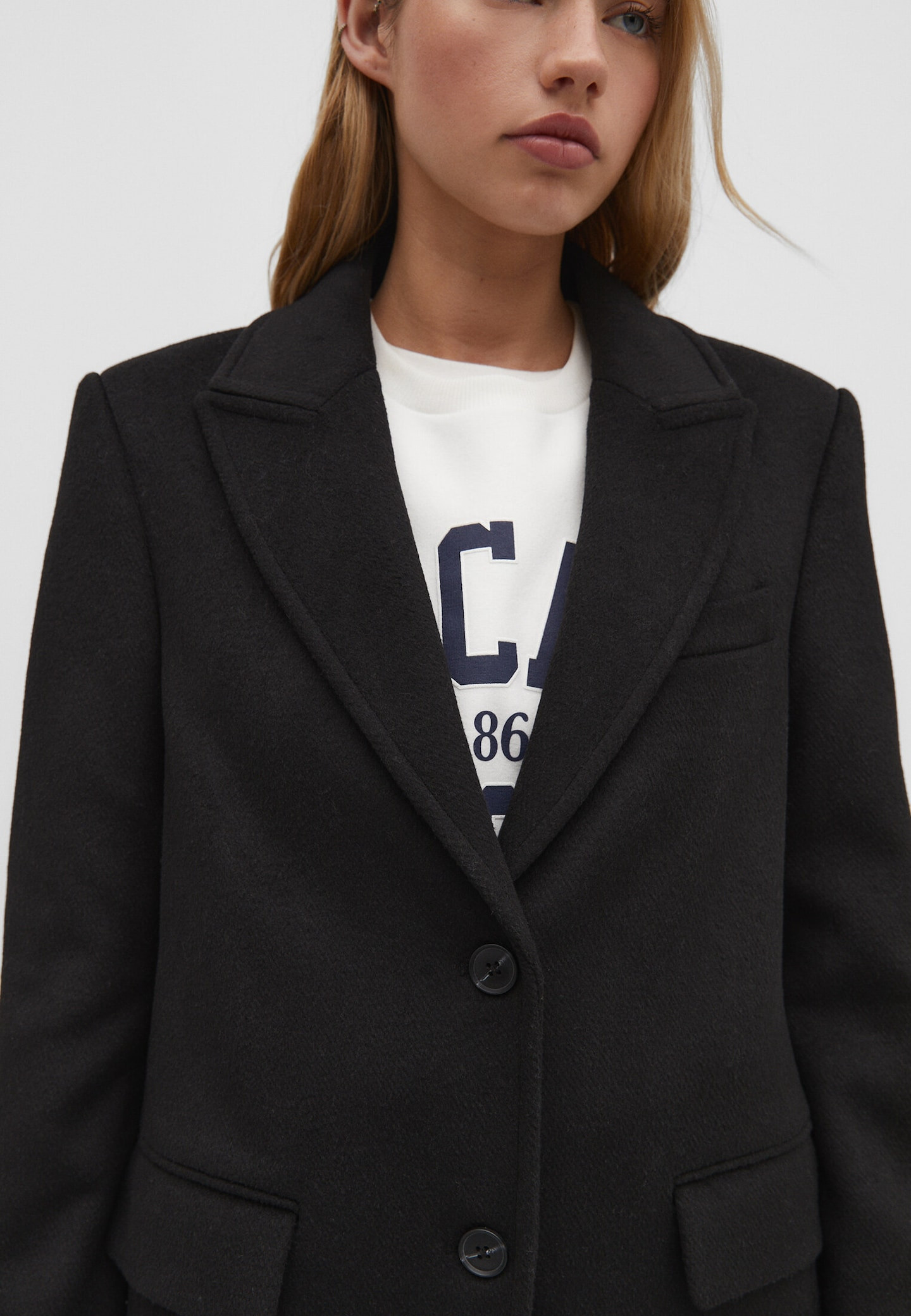 Long coat with padded shoulders | Stradivarius (UK)