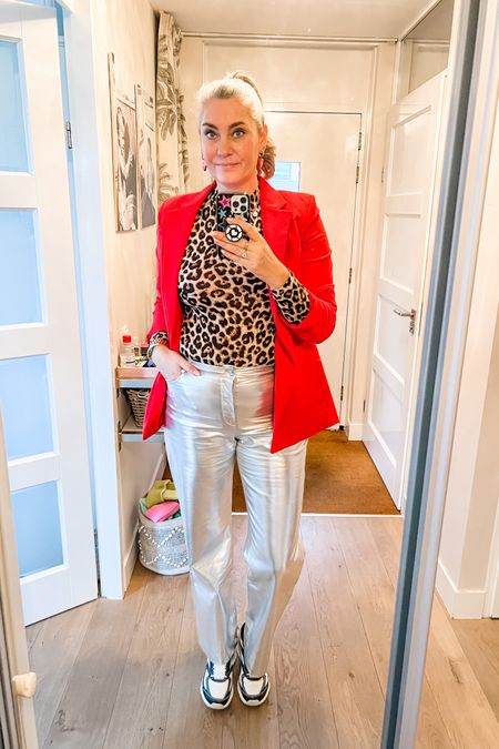 Ootd - Monday. Leopard print top (old), red blazer, silver pants and chunky Skechers. 



#LTKover40 #LTKstyletip #LTKeurope