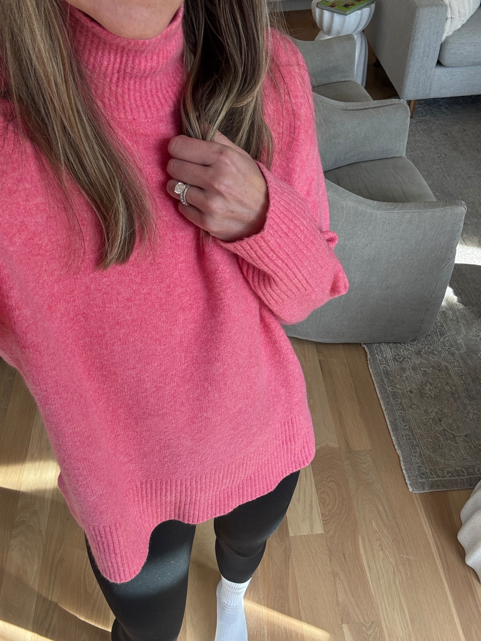 The softest COZIEST sweater. I want to buy in every color. Looks great with  leggings 

#LTKgrwm #LTKOver40 #LTKdayinmylife