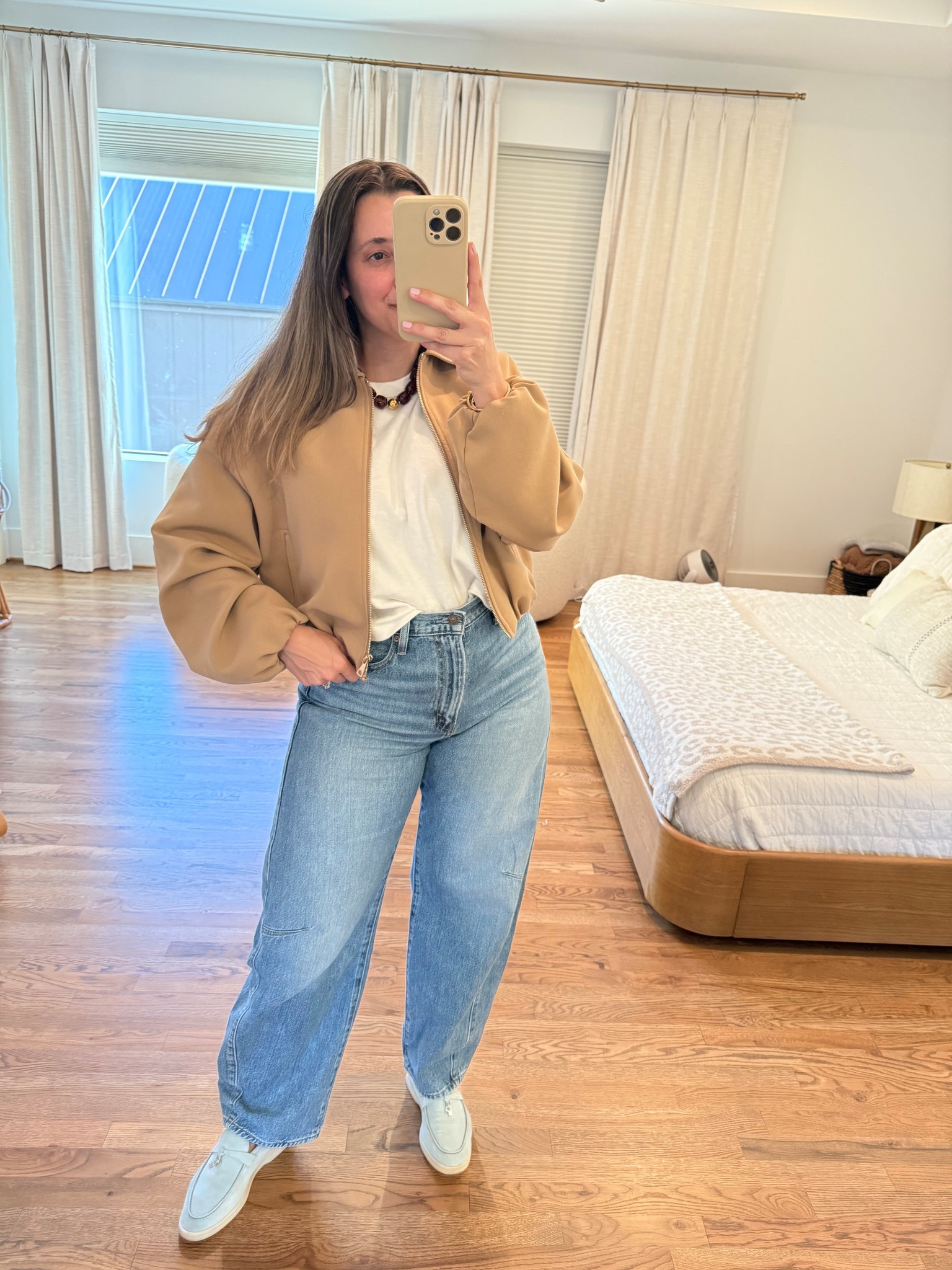 Friday OOTD - my cinch wait jeans from Levi’s are on sale right now! I love the barrel leg fit!

#LTKootd #LTKWorkwear