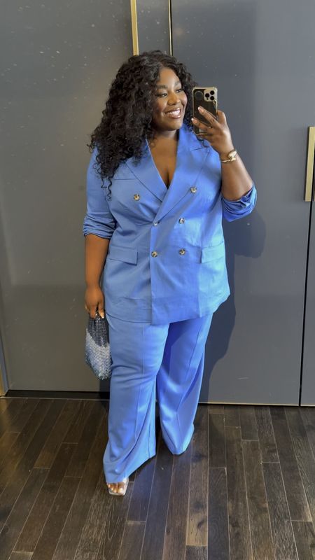 It’s LTKCON DAY 1 - wearing a power suit in this gorgeous Blue. Wearing a US 20 in both pieces. 



#LTKplussize #LTKCon #LTKfindsunder100