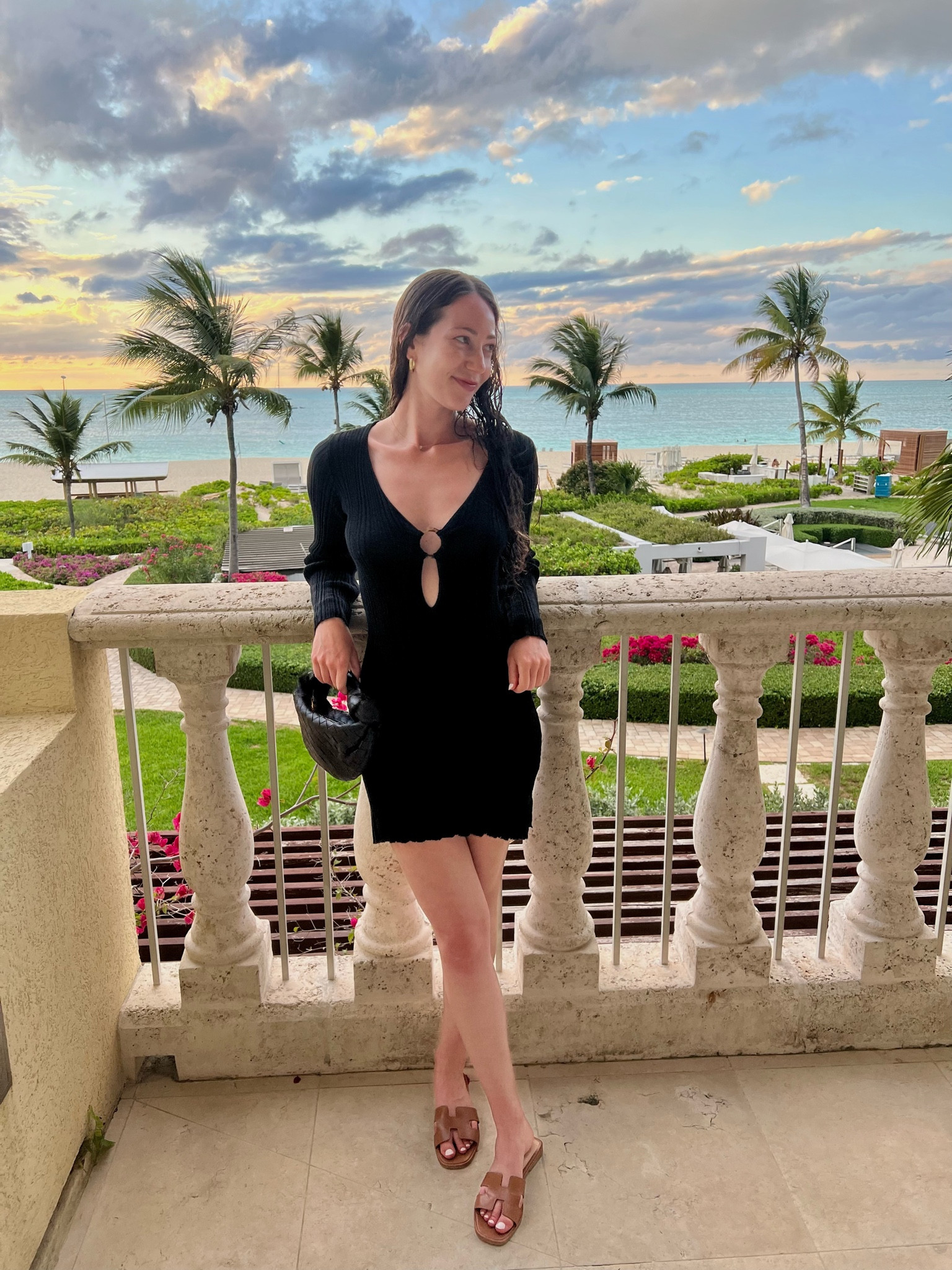 This coverup (can also be worn as a dress like I did!) is sold out EVERYWHERE so linked the only one I could find!! It’s perfect 🖤

Summer dress, summer outfit, black dress, brown sandals


#LTKSwim #LTKStyleTip #LTKSeasonal