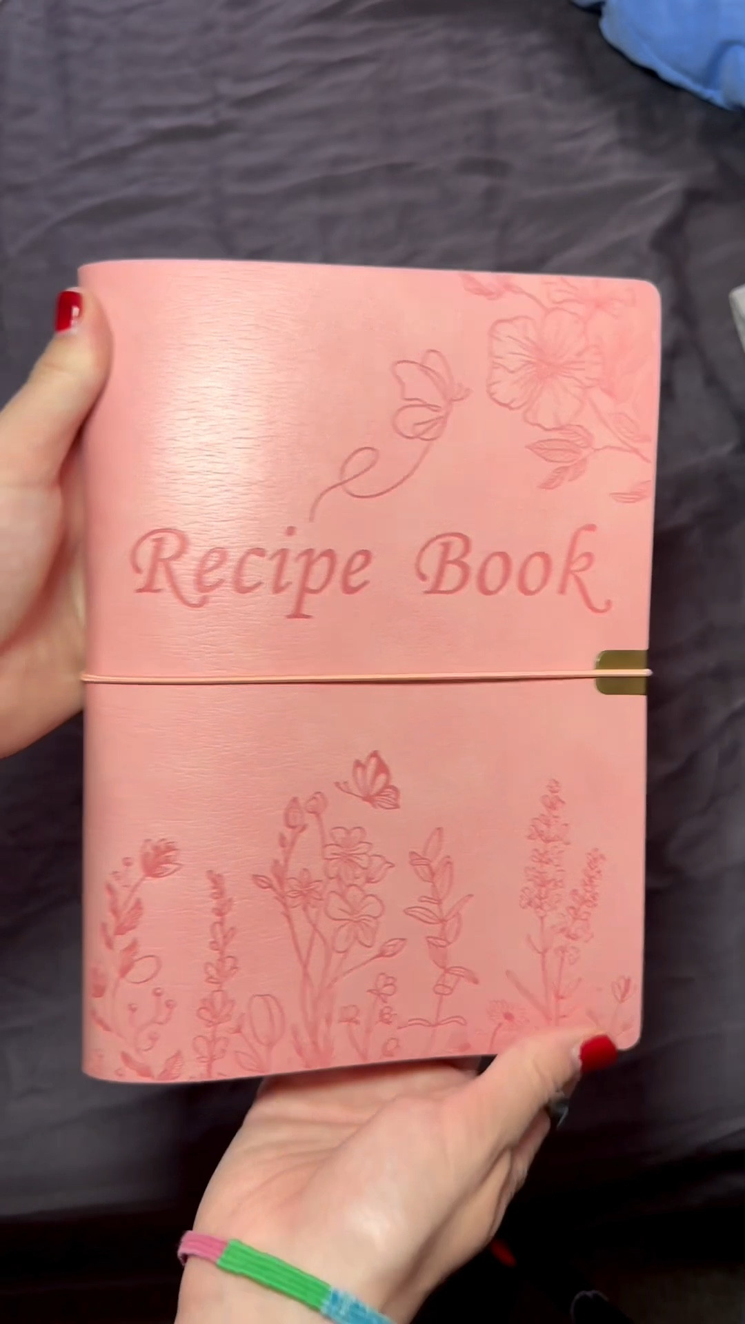 Your recipes deserve a forever home 🤍
This leather recipe book lets you write your own recipes, rearrange the pages, and keep all your favorites in one place. Heirloom vibes but practical enough for everyday use.

#LTKfoodie