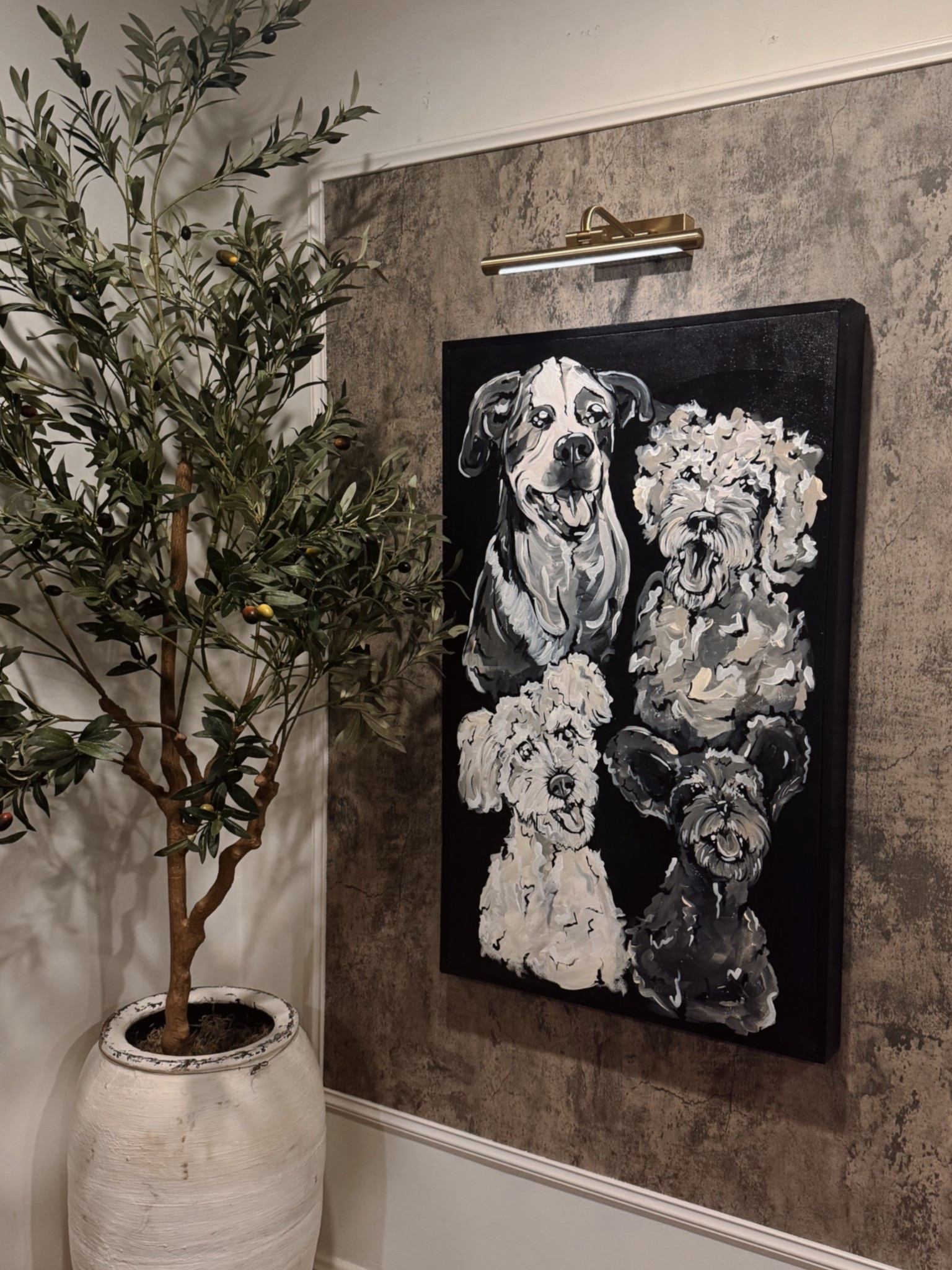 a corner for our custom painting 〰️

#walldecor #olivetree #fauxtree #interiordecor #gallerylight #wallart #minimaldesign #designideas

#LTKFindsUnder50 #LTKFindsUnder100 #LTKHome