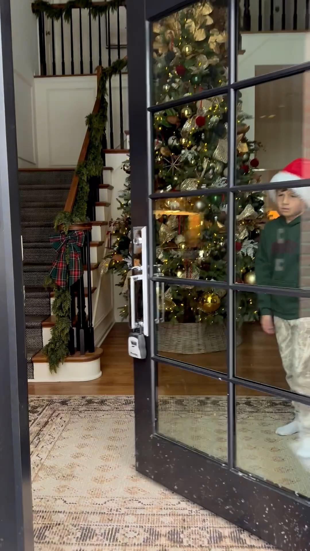 Stairs garland! 

#LTKHoliday