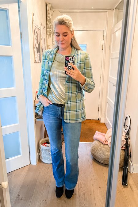 Ootd - Tuesday. A little sparkle for Sinterklaas. Shiny green top Norah (current), plaid blazer King Louie. Bootcut or slightly flare jeans and suede booties. 



#LTKeurope #LTKworkwear #LTKover40