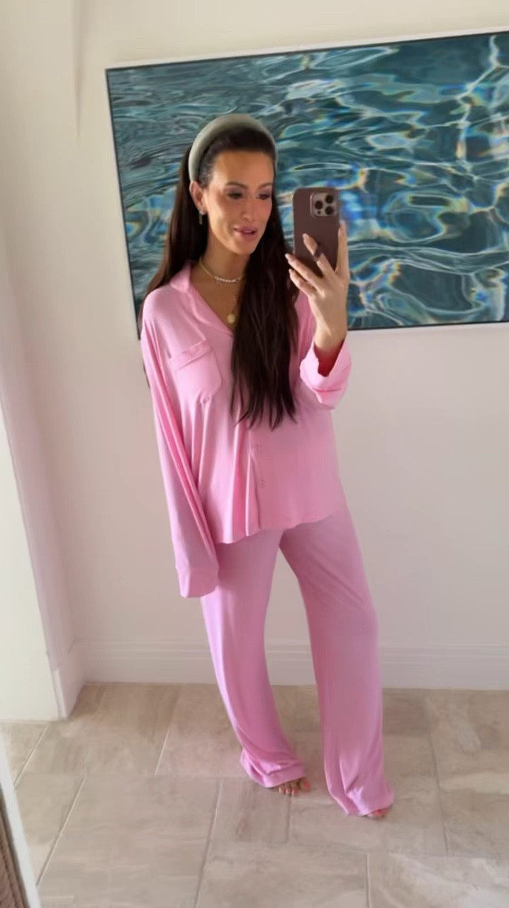 Current favorite pajama set

5’9”
Bump friendly
Size large

#LTKBump #LTKFindsUnder100 #LTKWatchNow