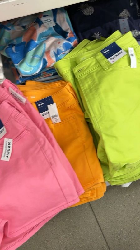 The perfect way to jump on the colored denim trend. I love these colorful shorts. I am a size 12 for reference. 
Fuchsia ❄️
Pink 🌷 ❄️ 
Orange 🍁 
Lime 🍁 
Teal ☀️ 
Cobalt ❄️ 
#hocspring #hocummer #hocwinter #hocspring 