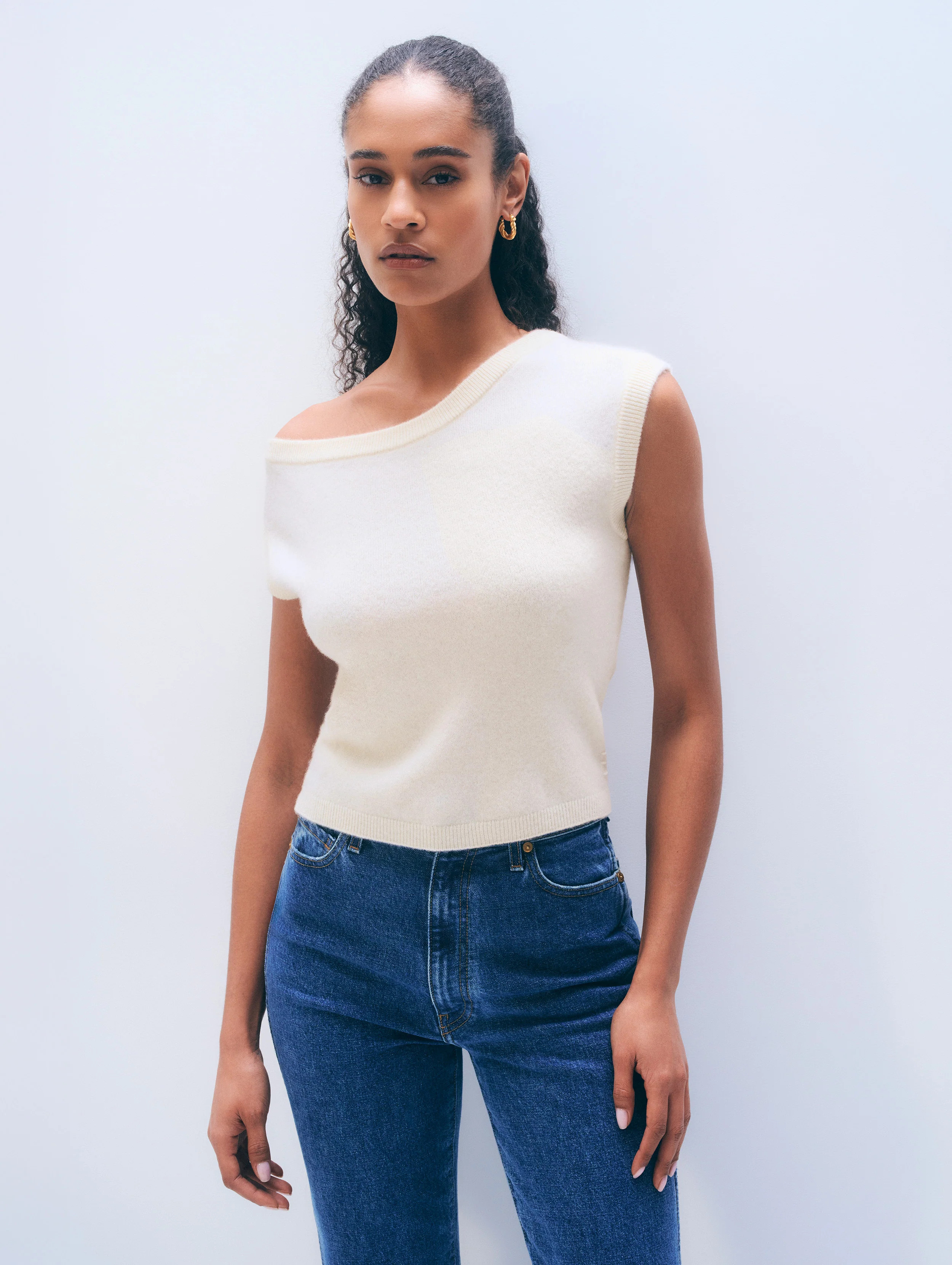 White & Warren Cashmere Off Shoulder Top in White size XS | White and Warren
