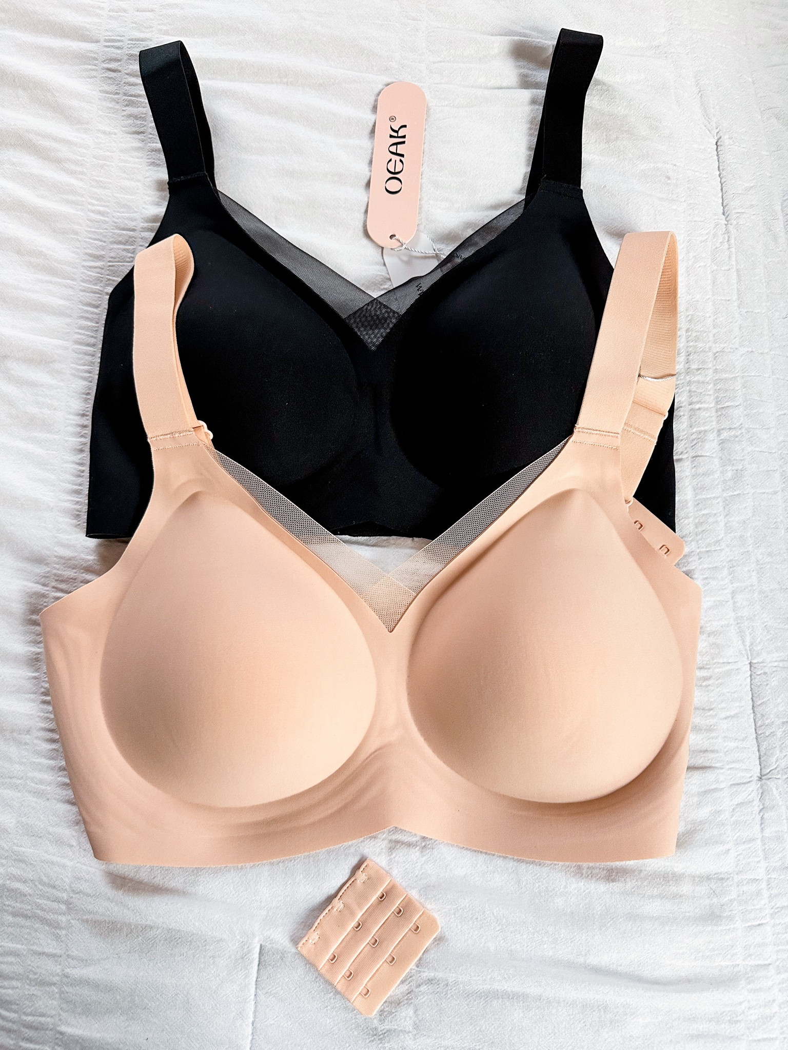 Amazon t-shirt bra, no underwire, seamless! Adjustable straps with extending sizing clasps. 

#LTKStyleTip #LTKMostLoved #LTKFindsUnder50
