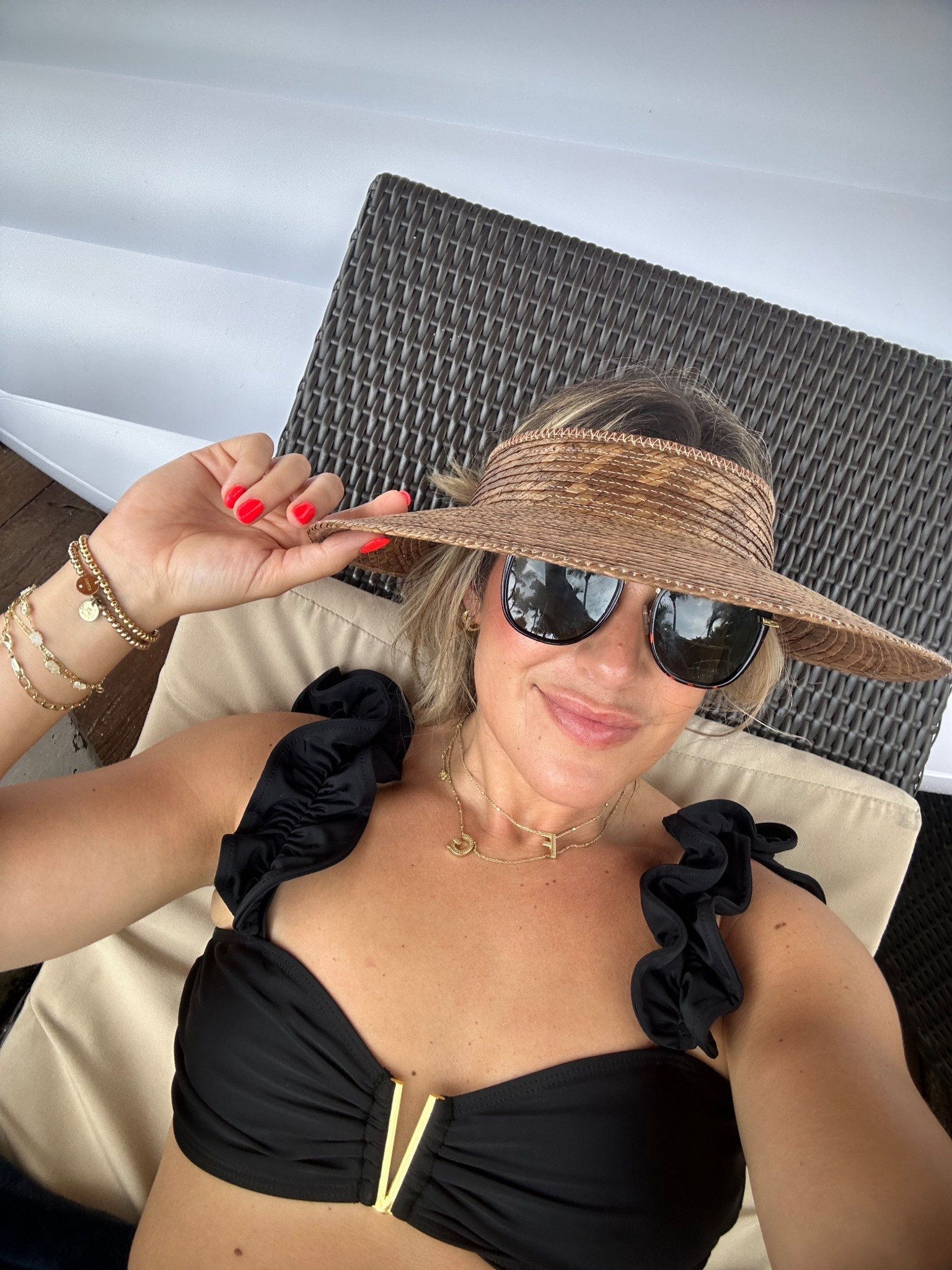 My summer makeup routine- been loving skin tint instead of foundation and just having minimal products on my skin lately! Linking my exact shades here!! 