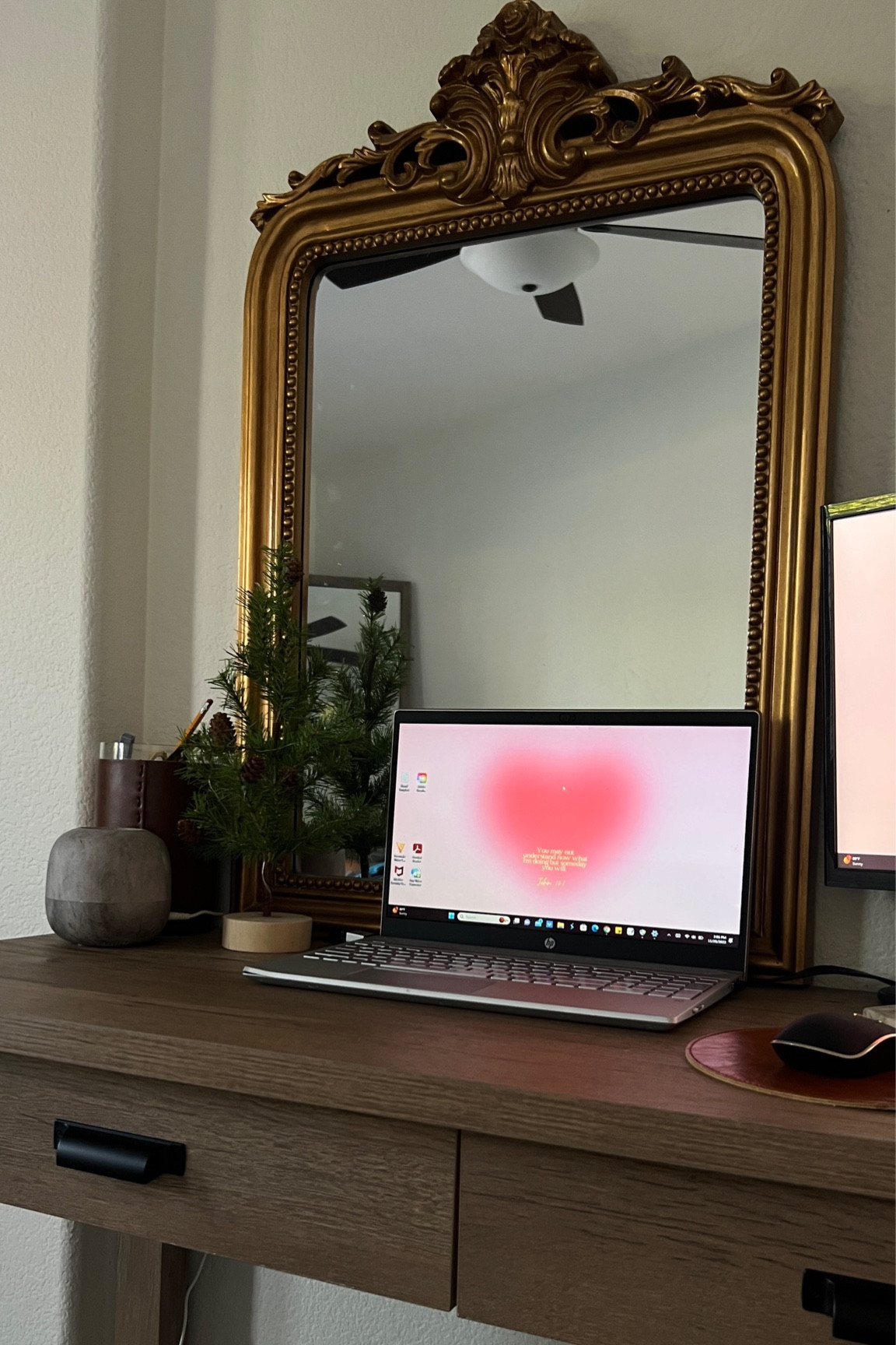 My Small home office space 😍

#LTKsalealert #LTKHoliday #LTKhome