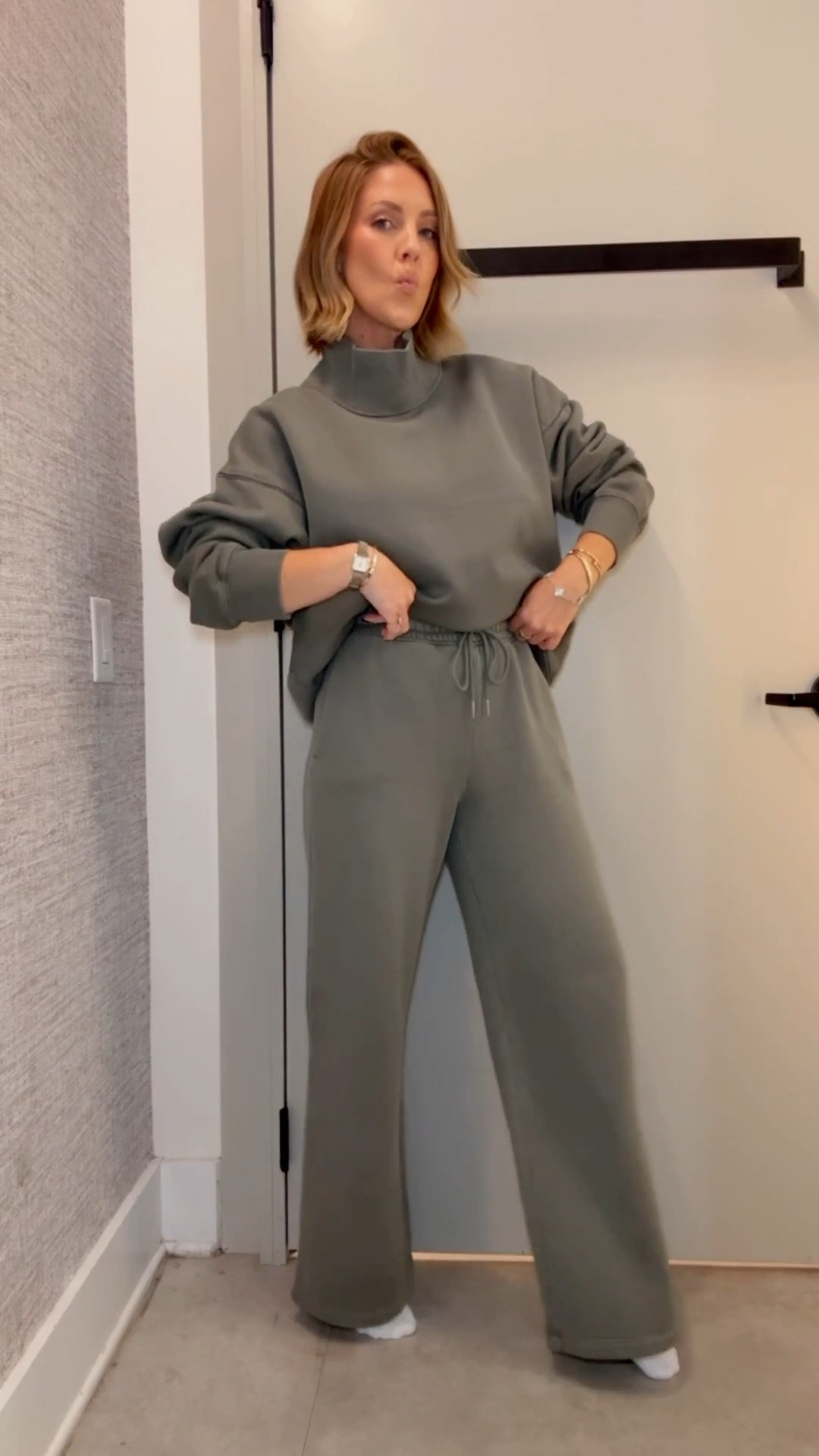 Wearing XS in both pieces (I want every color!!)

matching set, casual outfits, lounge wear, abercrombie, Amanda west, almost_readyblog

#LTKootd #LTKPetite #LTKOver40