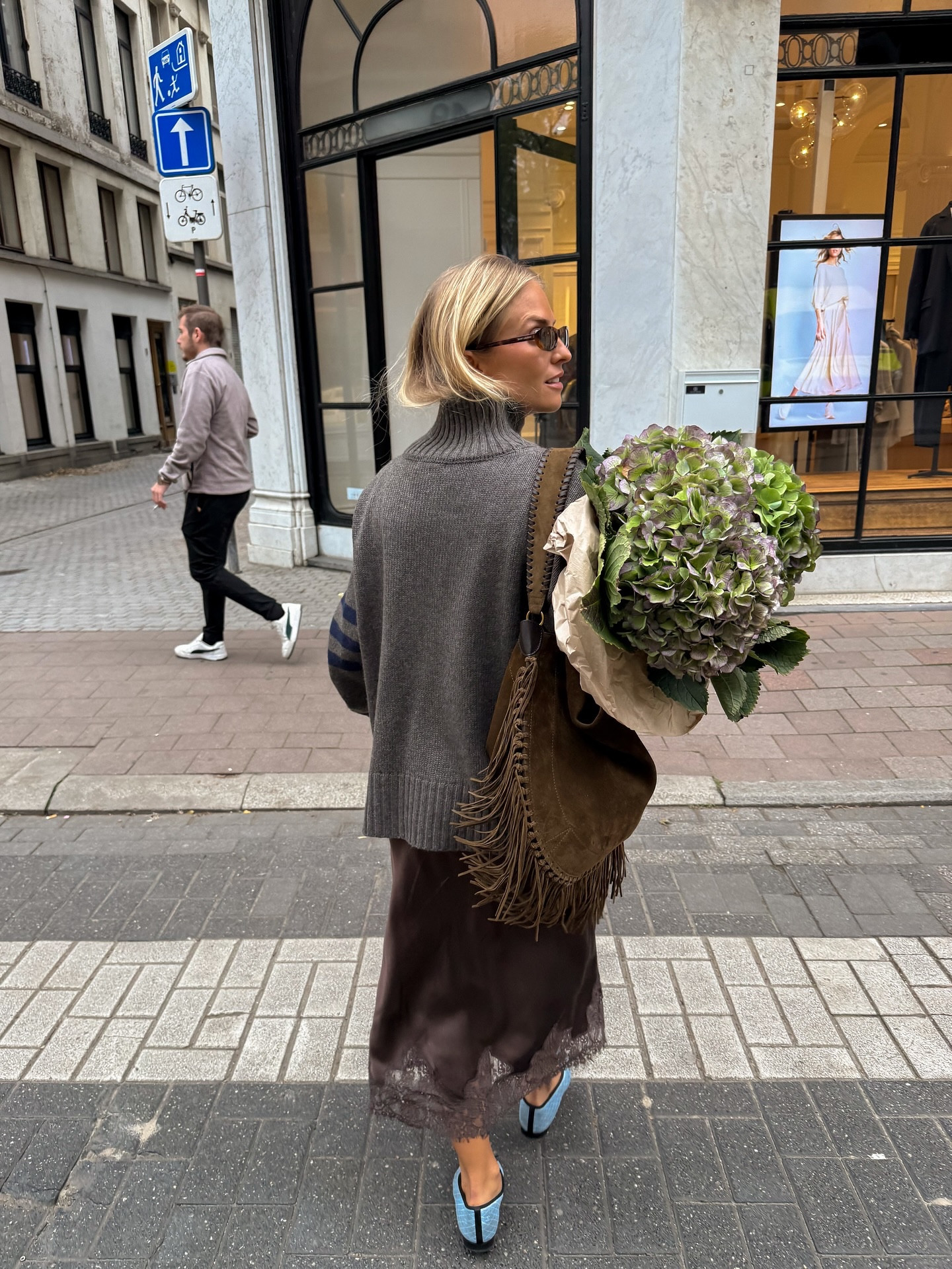 This is your sign to get yourself some flowers and wear your fav turtleneck sweater 🩵🐎