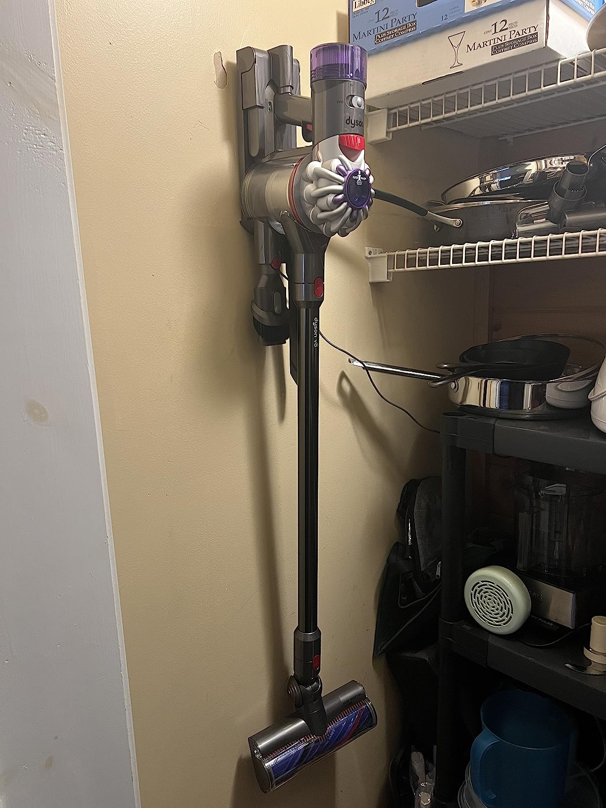 Amazon.com - Dyson V8 Cordless Vacuum Cleaner | Amazon (US)