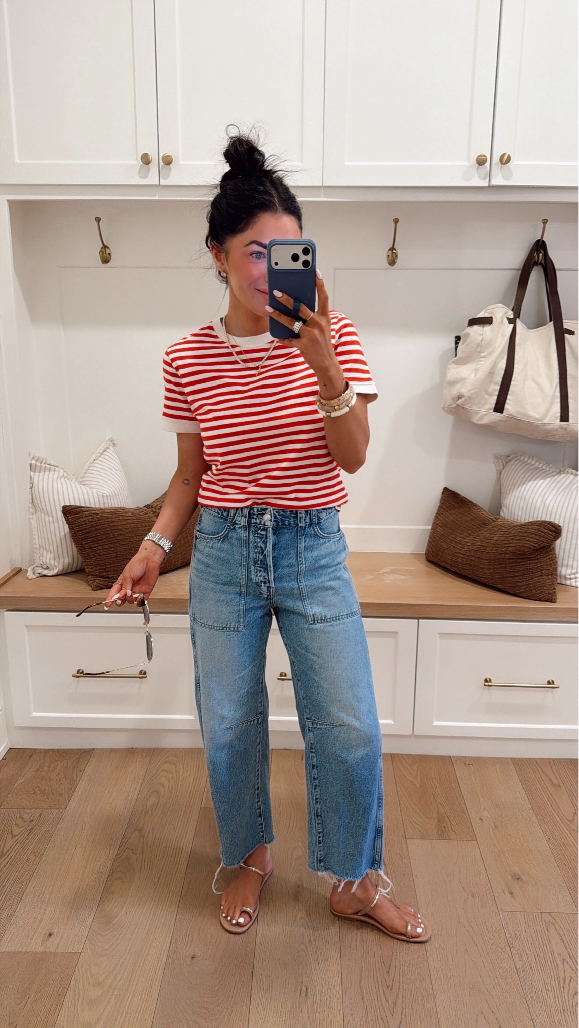I wear a size small in their tops and a size at 26 regular in the bottoms! I am 123 pounds and just shy of 5’4! I am right on the cost of doing the petite in the jeans! Just the depends on your preference honestly ￼

#LTKxMadewell
