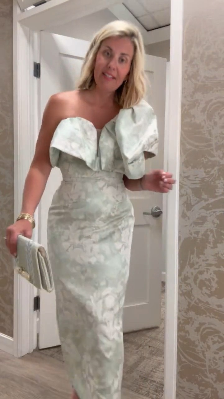 SALE!! $100 off! Oh this is so stunning! I’m in a 2 but need to size up to a 4. Wedding guest obsessed! 


#LTKmomlife #LTKgrwm #LTKOver40