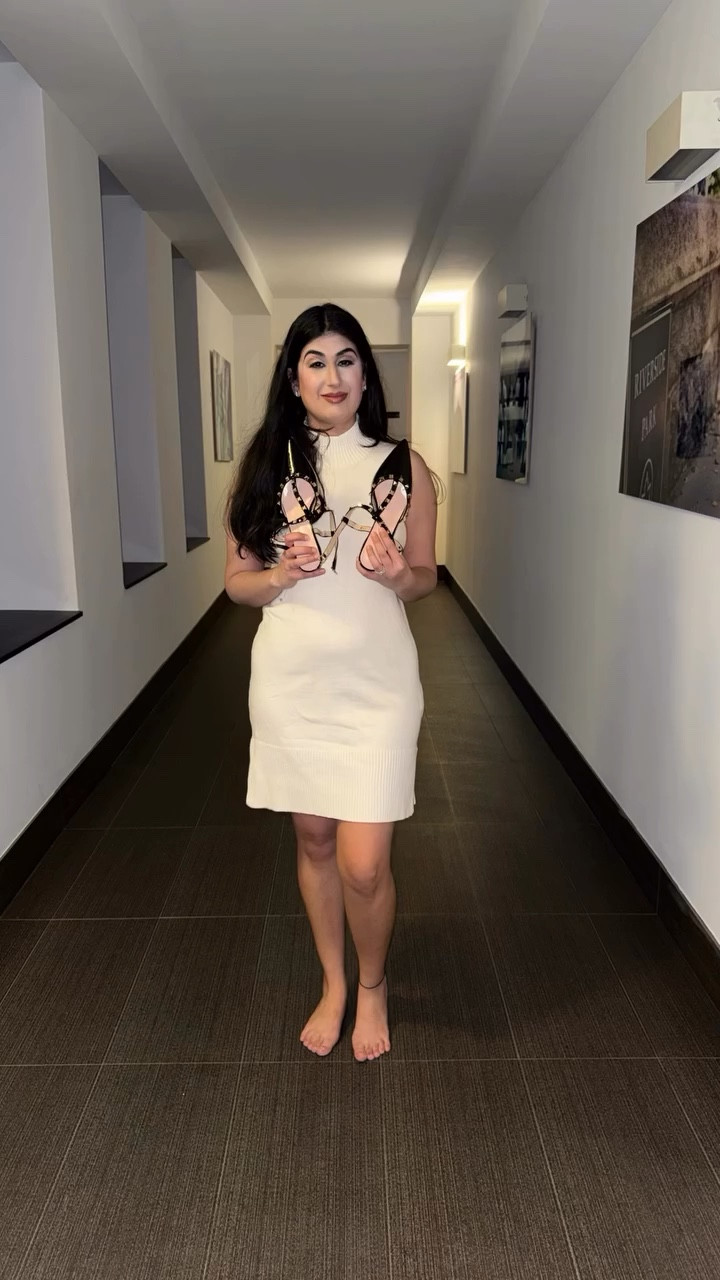 Shoes ✨ 
Currently in love with these Valentino-inspired pumps. Wearing 6 inch heels is no longer achievable for me… from the modeling days to now the doctoring days, I am all about feet care. These kitten heels are perfect for you to look stylish, yet allow you take care of your health & well-being.