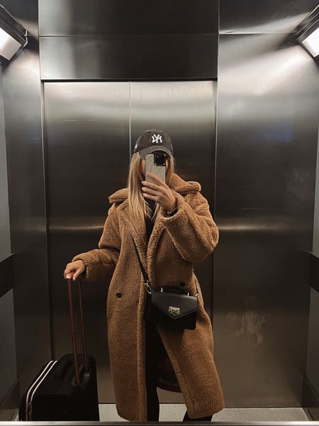A casual outfit to see you through autumn / winter 🫶🏼🐻🍂 




#autumnoutfits #winteroutfits #maxmaradupe #teddycoat #teddyjacket #ootd #fauxfurcoat #jackets #coats #longcoat #maxmara #designerdupe #highstreet #outfitinspo #uggboots #uggs #suitcase #travel #luggage #sporty #casualoutfit #casualstyle #luxe #luxuryforless #howtolookexpensive #boots #styleinspo #outfitinspiration #cosyoutfit #highend #camelcoat #beigecoat #outfitoftheday #everydayoutfits #jumpers #knitwear #dailyoutfits #streetstyle #londonfashionblogger #fashionbloggers #whattowear 

#LTKstyletip #LTKSeasonal #LTKeurope
