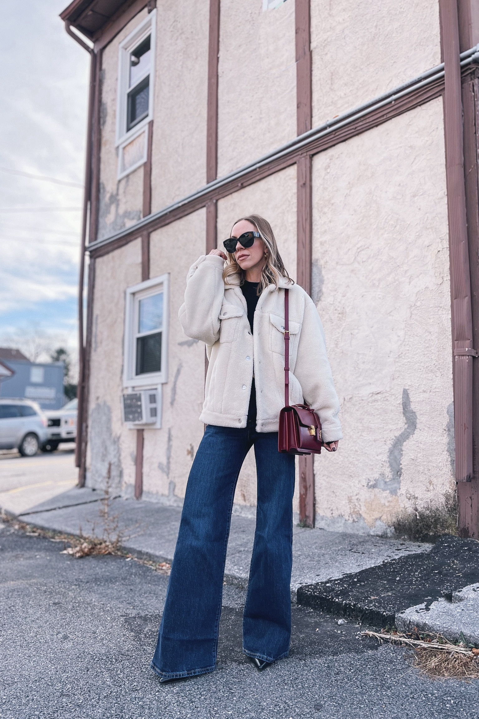 Levi’s Ribcage flare jeans on sale under $60! These are so flattering and leg-lengthening with a touch of stretch for comfort 

#LTKfindsunder100 #LTKsalealert #LTKover40