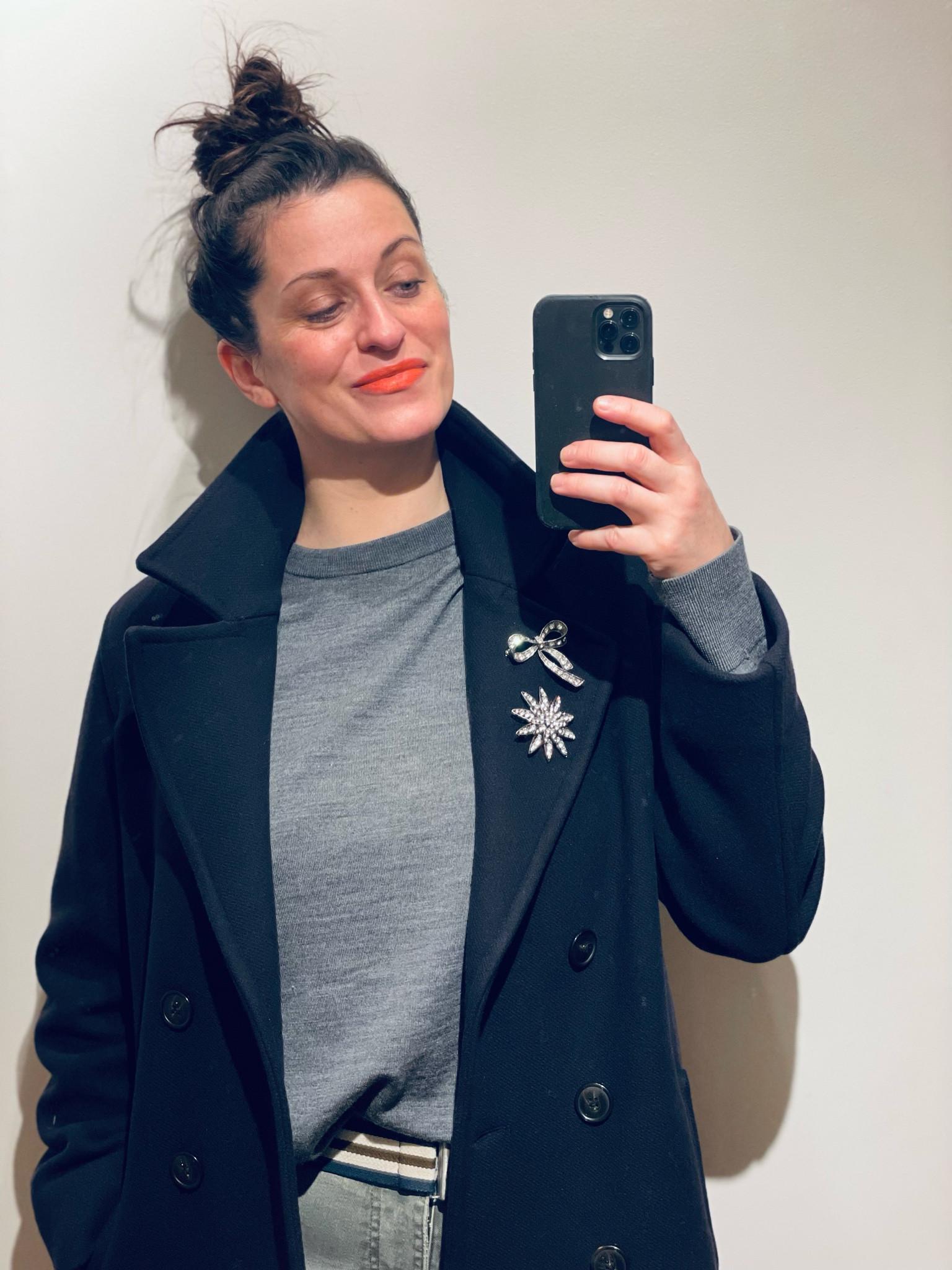 Navy coat #pablo 
Rhinestone brooches #hm #mango 
Charcoal grey merino sweater #uniqlomen 
Striped canvas belt #hm 
Khaki barrel jeans #kiabi

#LTKover40 #LTKeurope #LTKmidsize