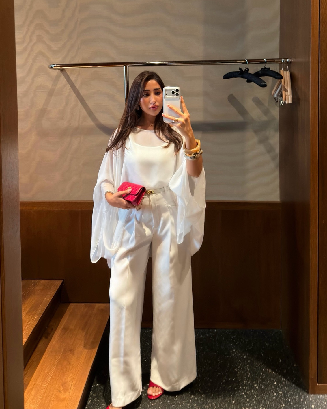 AMOUAGE Event all white with a touch of red look

#LTKdeutschland #LTKeurope #LTKsummer