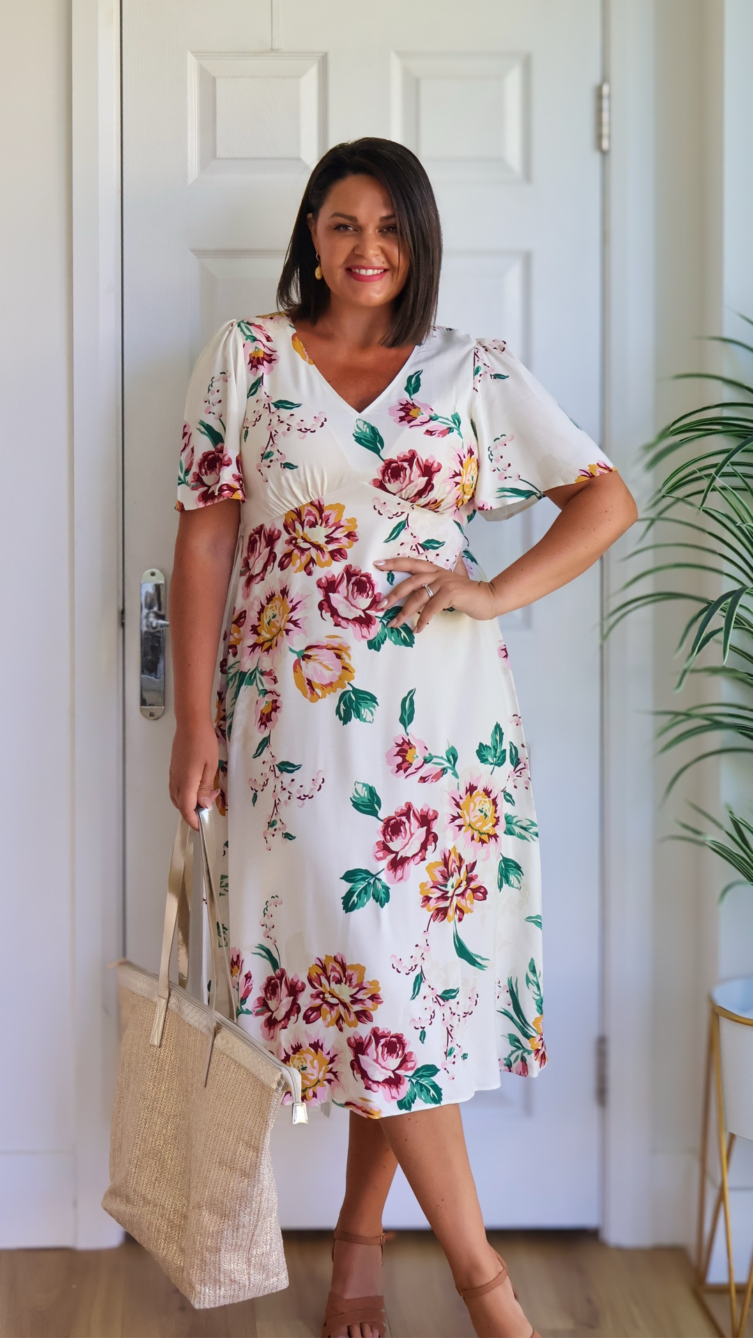 3 new dresses, 1 midsize body and a reminder that the perfect dress is the one that makes YOU feel good. 

I tried on these gorgeous new in Matalan dresses on my size 14 body to show you that style has no size, it’s all about how you feel wearing it. 


#LTKmidsize #LTKdresses #LTKsummer