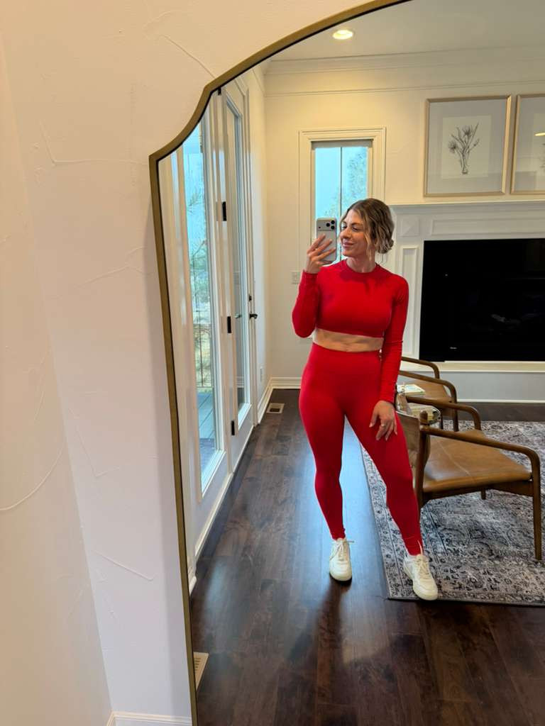 Stylish and comfy workout essentials to power up your fitness game! From seamless leggings to chic sneakers, these picks are a must-have. Wearing a Small! #FitnessFashion #AmazonFinds #WorkoutGear #StayActive 

 #LTKootd #LTKActive