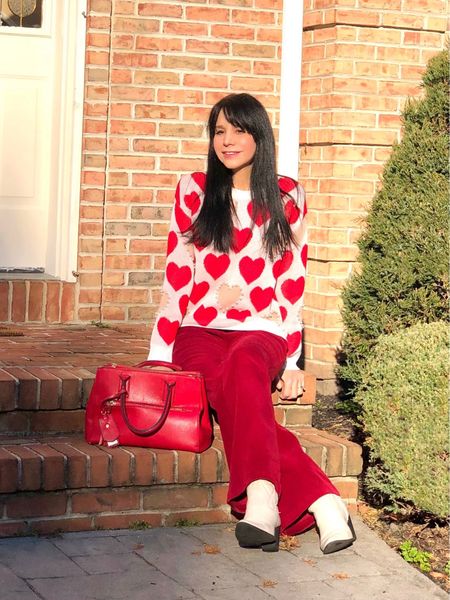 Heading into Super Bowl weekend and Valentine’s week with another fun heart sweater! I love the pearl embellishment surrounding scattered hearts! This knit is so soft and comfy!
SWIPE FOR UP CLOSE DETAILS.
