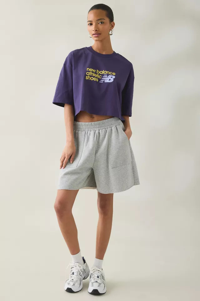 New Balance Chest Logo Graphic Cropped Tee in Dark Blue, Women's at Urban Outfitters | Urban Outfitters (US and RoW)
