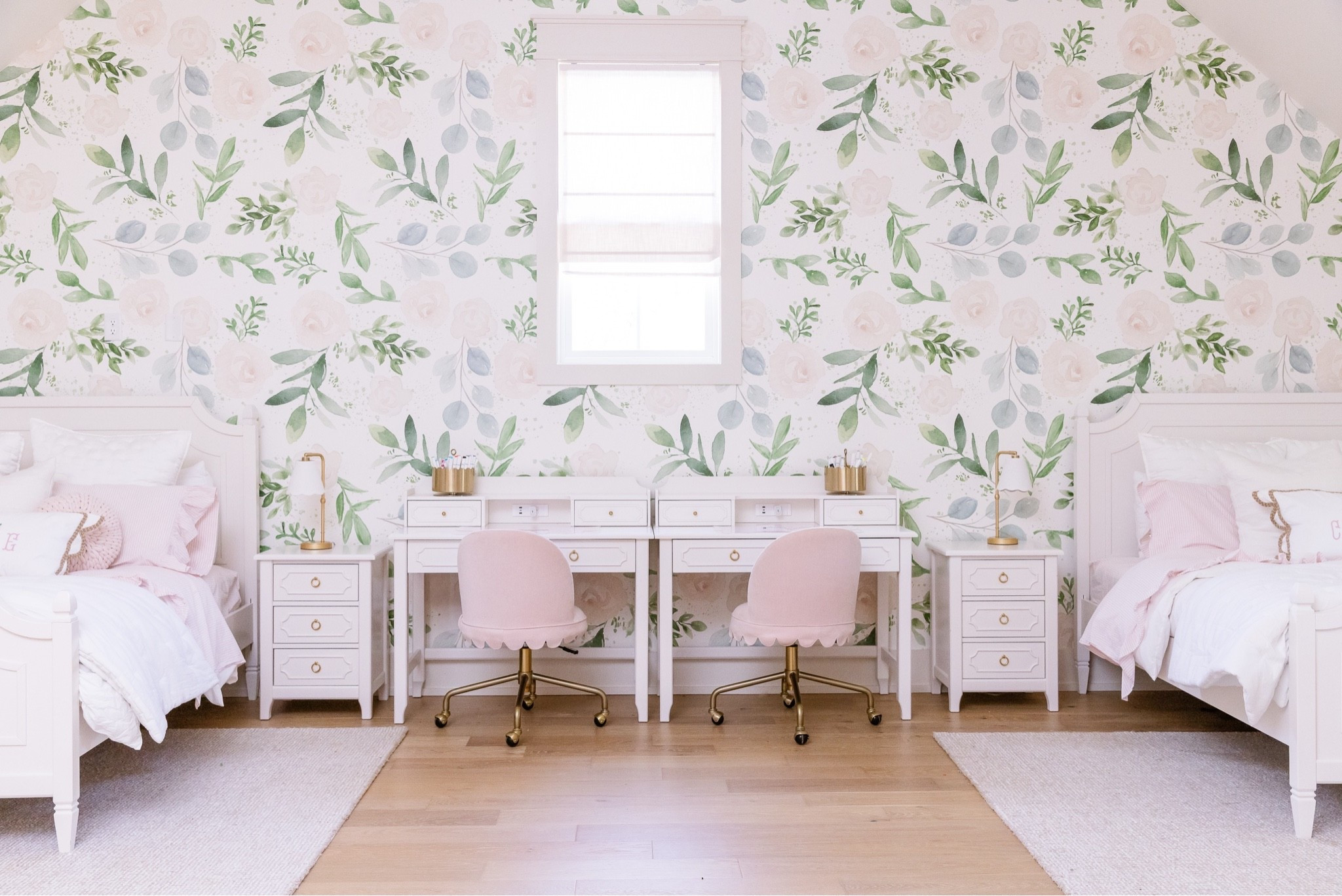 A shared sister space for two tweens.