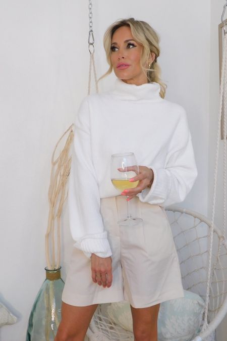 #white #summerwhite #turtleneck 