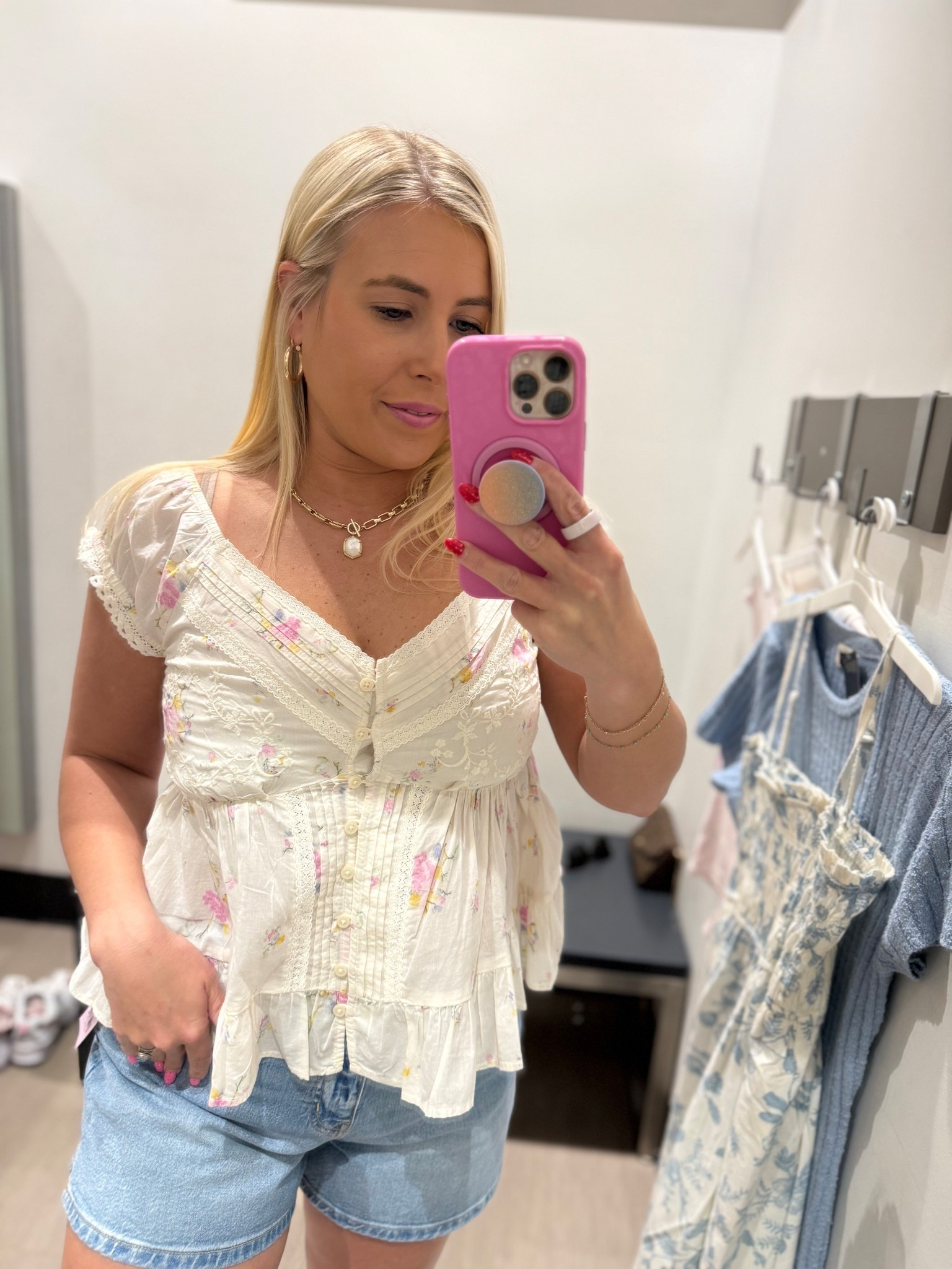 #Target does it again with the cutest floral top 🤩