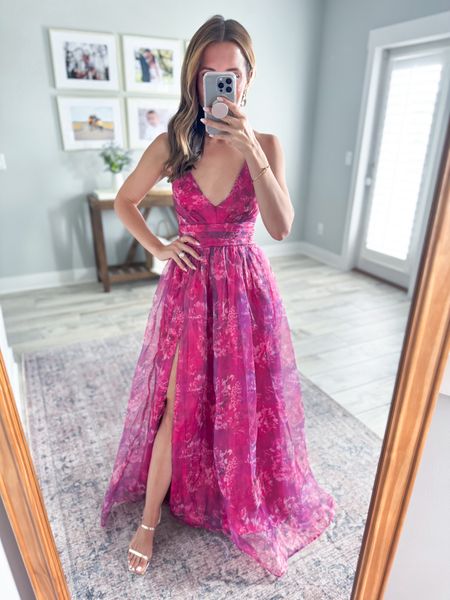 Formal wedding guest dress. Formal dress in XS with adjustable straps. Black tie wedding guest. Summer wedding guest. Floral maxi dress. Fall wedding guest. Amazon gold heels are TTS.

*I am 5’3 and would need to have dress hemmed - it is sooo pretty!!

#LTKParties #LTKTravel #LTKWedding