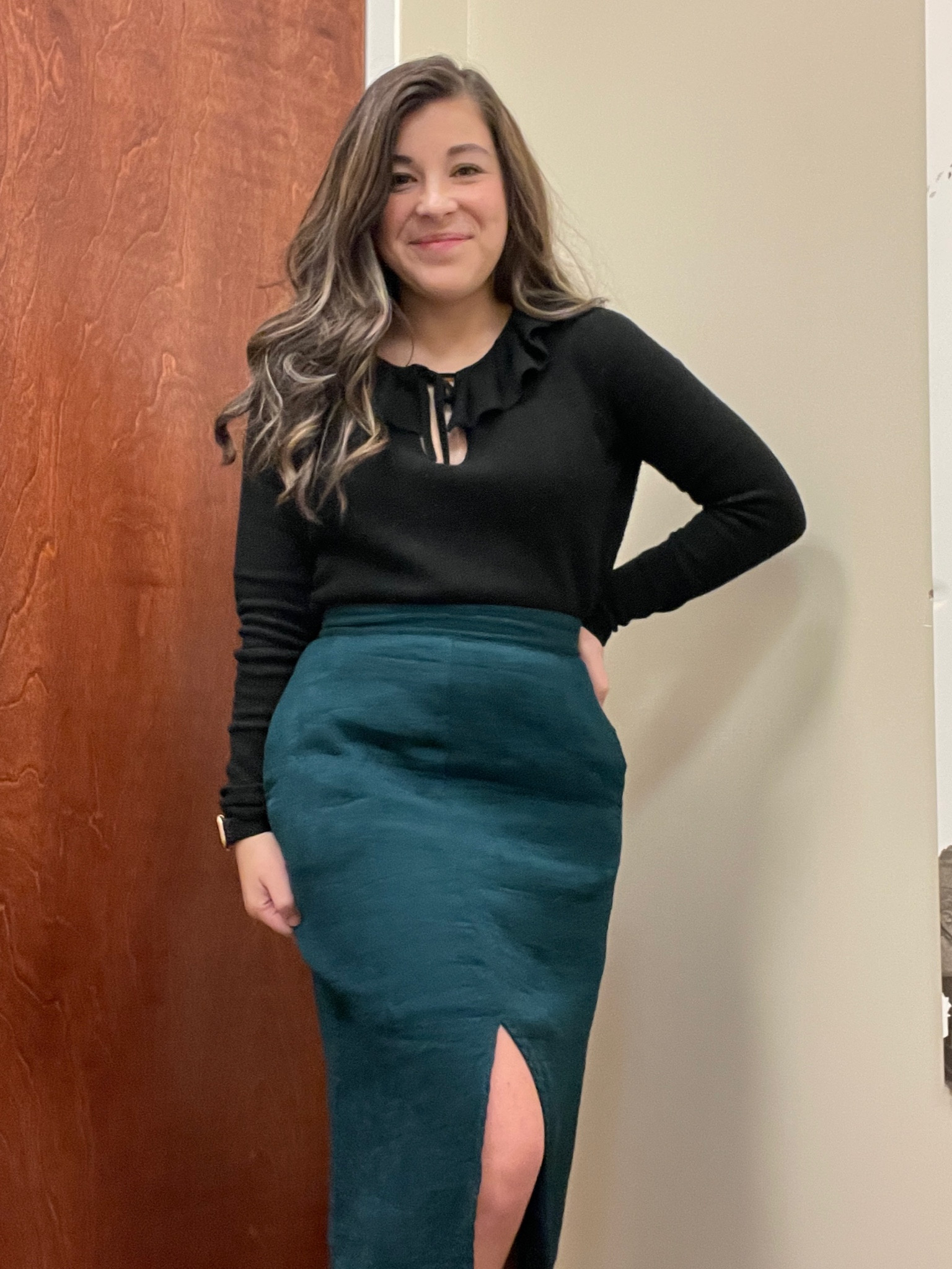 Living on a prayer & chai tea on this meh Monday. Looking a little sleep deprived and feeling a bit overweight, BUT I loving this color skirt. 
Sharing lots of options for skirts this color 💙 Sweater is long gone but was Madewell. Linked other options I liked. 