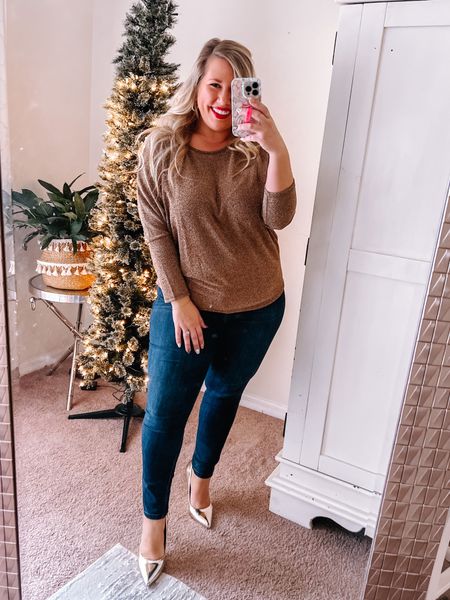 This sparkly top can be styled so many ways!! Wearing a large. 



#LTKcurves #LTKHoliday #LTKSeasonal
