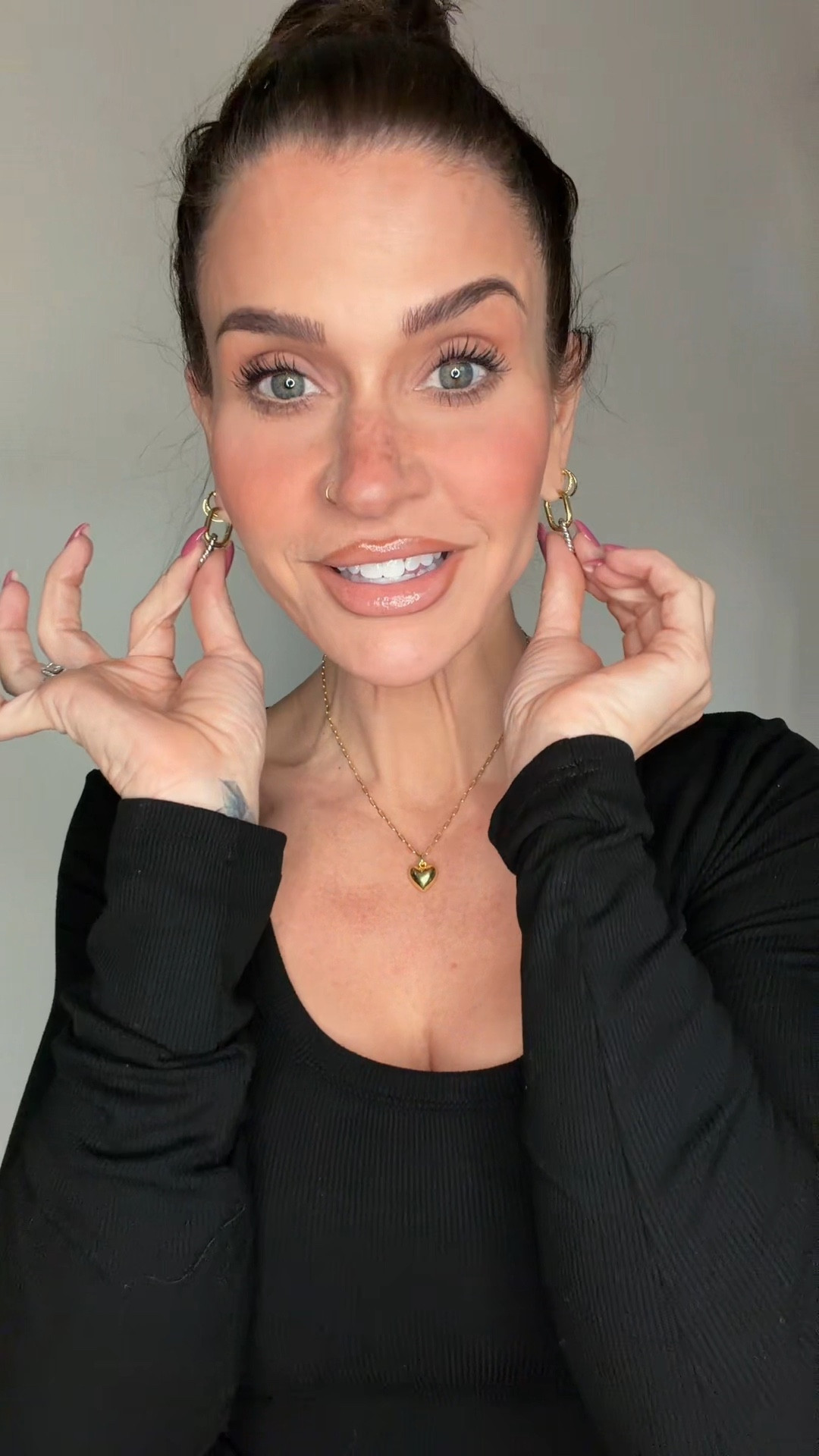 @Ana Luisa jewelry is easily becoming my favorite !  2 year warranty and waterproof and great quality for the affordable price. 

Necklace
Earrings
Two toned jewelry
Water resistant jewelry
Affordable women’s jewelry
