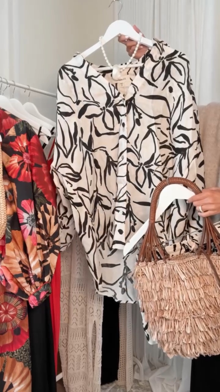 Save this… for your next vacation 🙌🏼☀️ I’m just shy of 5-7” for reference and will add sizing to these pieces below
LSpace Set: XS top and small bottom 

#LTKgrwm #LTKootd #LTKTravel