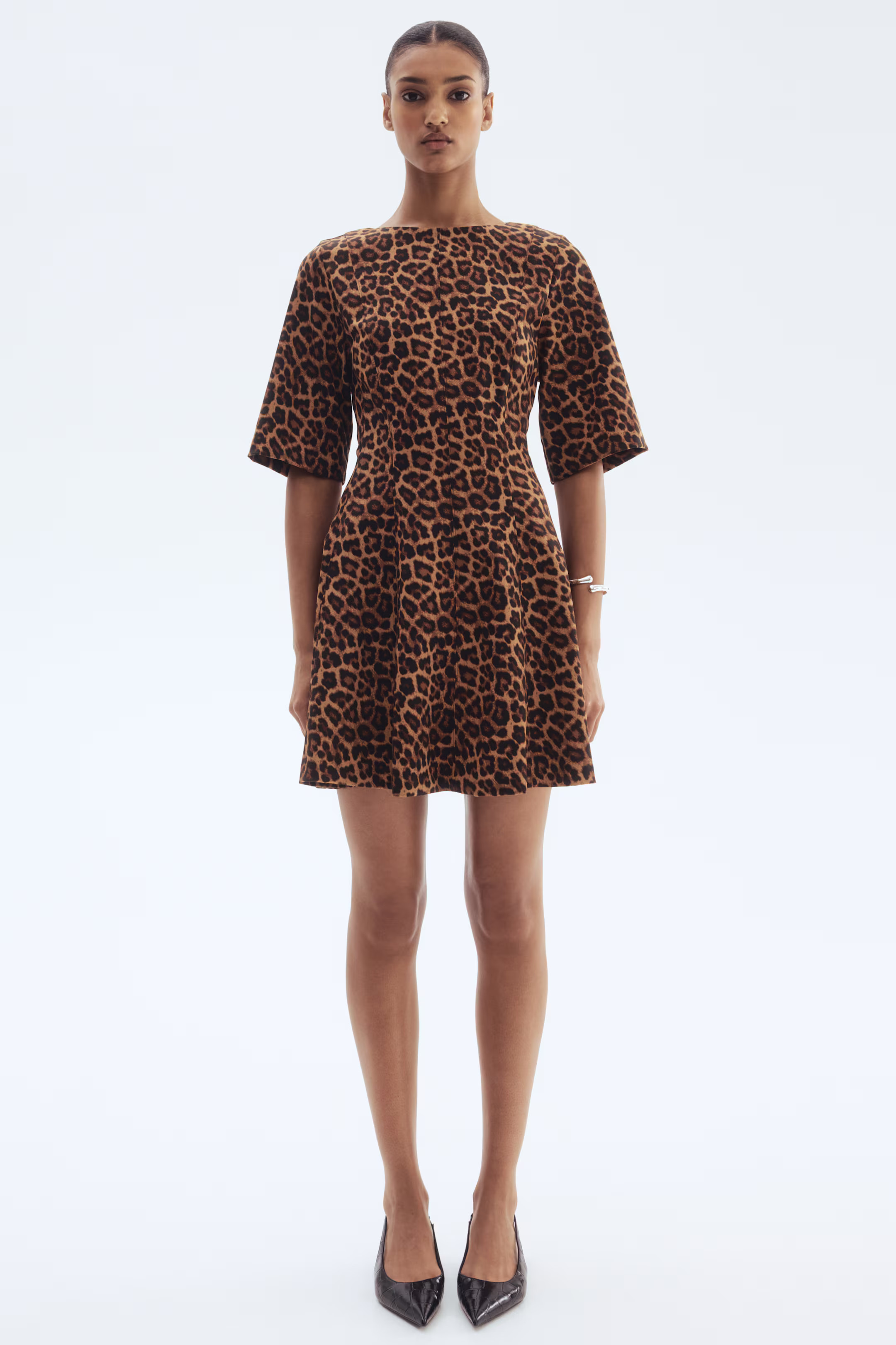 Tailliertes Twillkleid | H&M (DE, AT, CH, NL, FI)