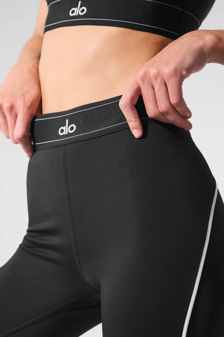 Fit:True to size—designed with an elastic waistband that is slimmer and less compressive than o... | Alo Yoga (US)