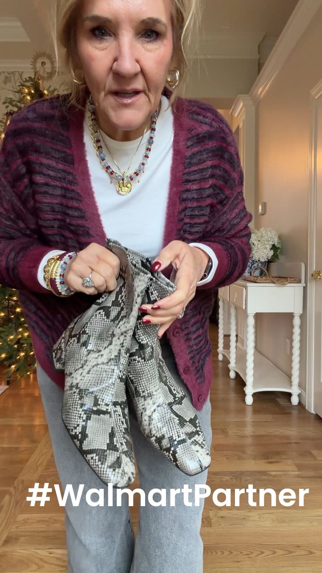 #WalmartPartner  @WalmartStyle #WalmartStyle
Jeans size down im in a 6
Sweater size medium 
Tee size medium 


#LTKGiftGuide #LTKFindsUnder50 #LTKOver40