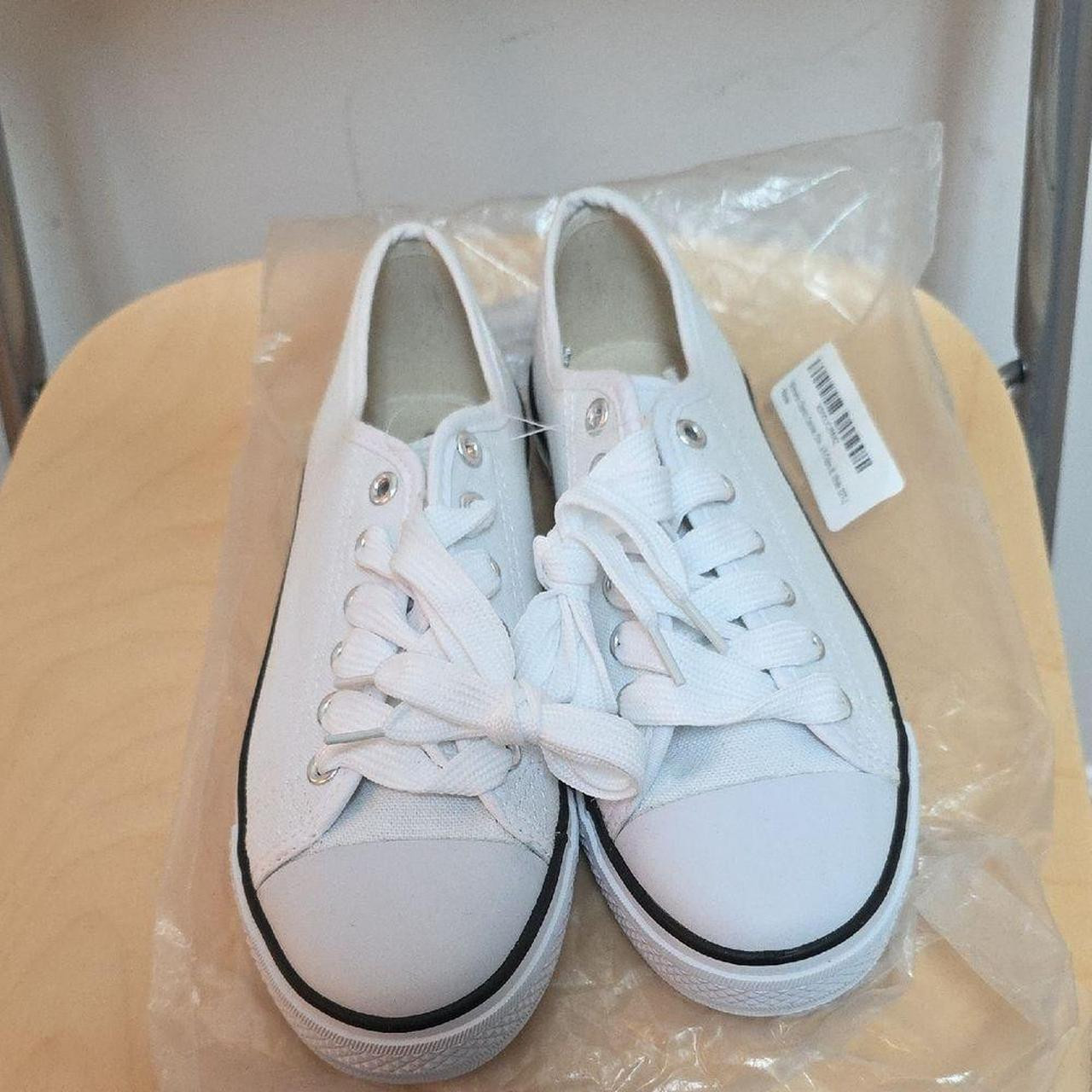 Source Unknown Women's Sneakers - White - US 6 | Depop US
