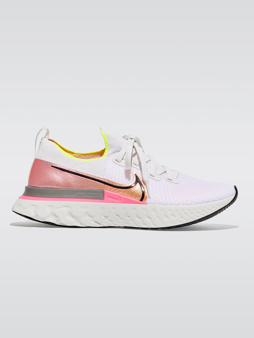 Nike React Infinity Run Flyknit in Platinum Tint/black-pink Blast | Carbon38
