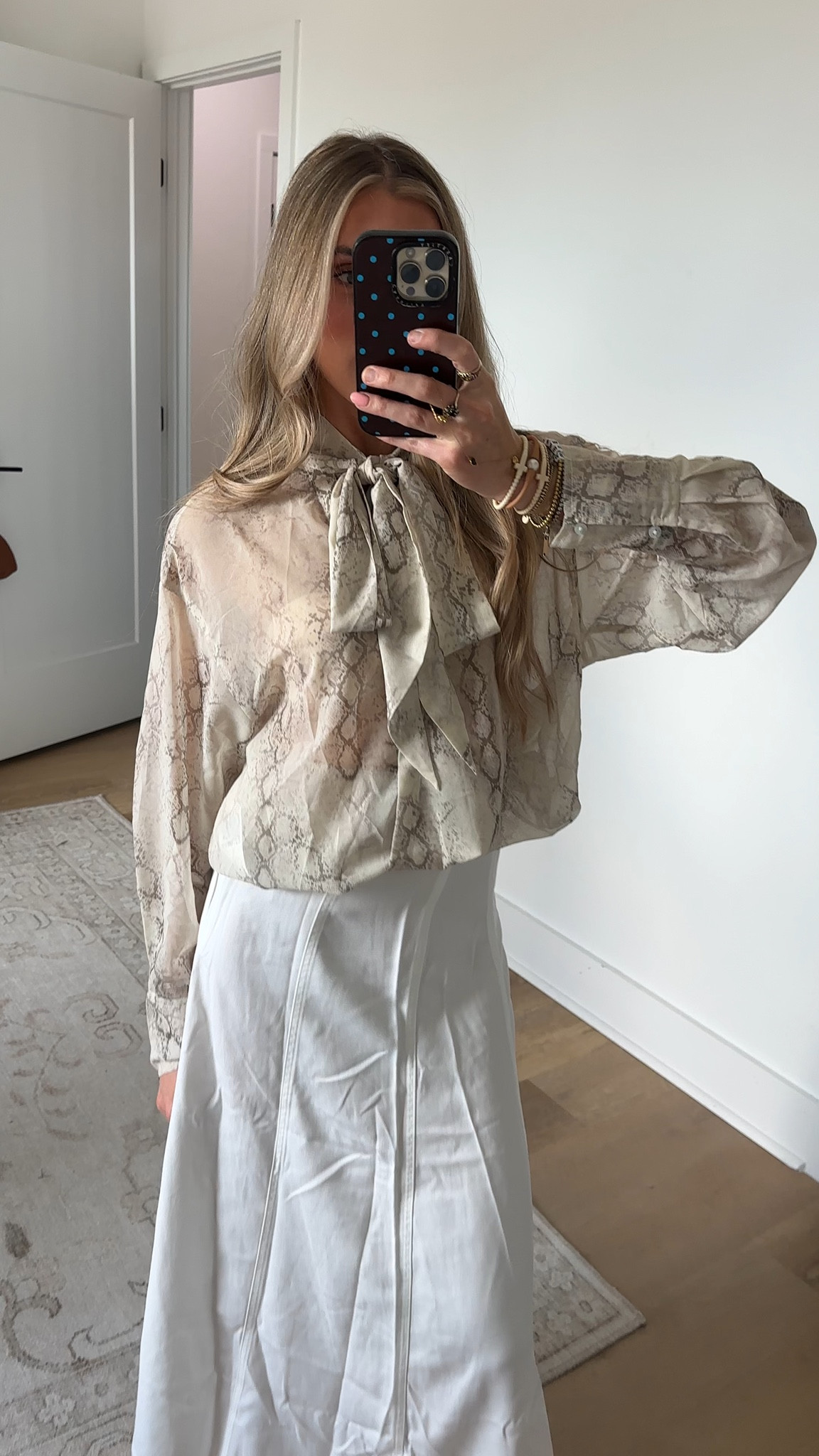 @Urban Revivo size xs SCARF NECK SNAKE PRINT OVERHEAD SHIRTS

#LTKdayinmylife #LTKWorkwear #LTKootd