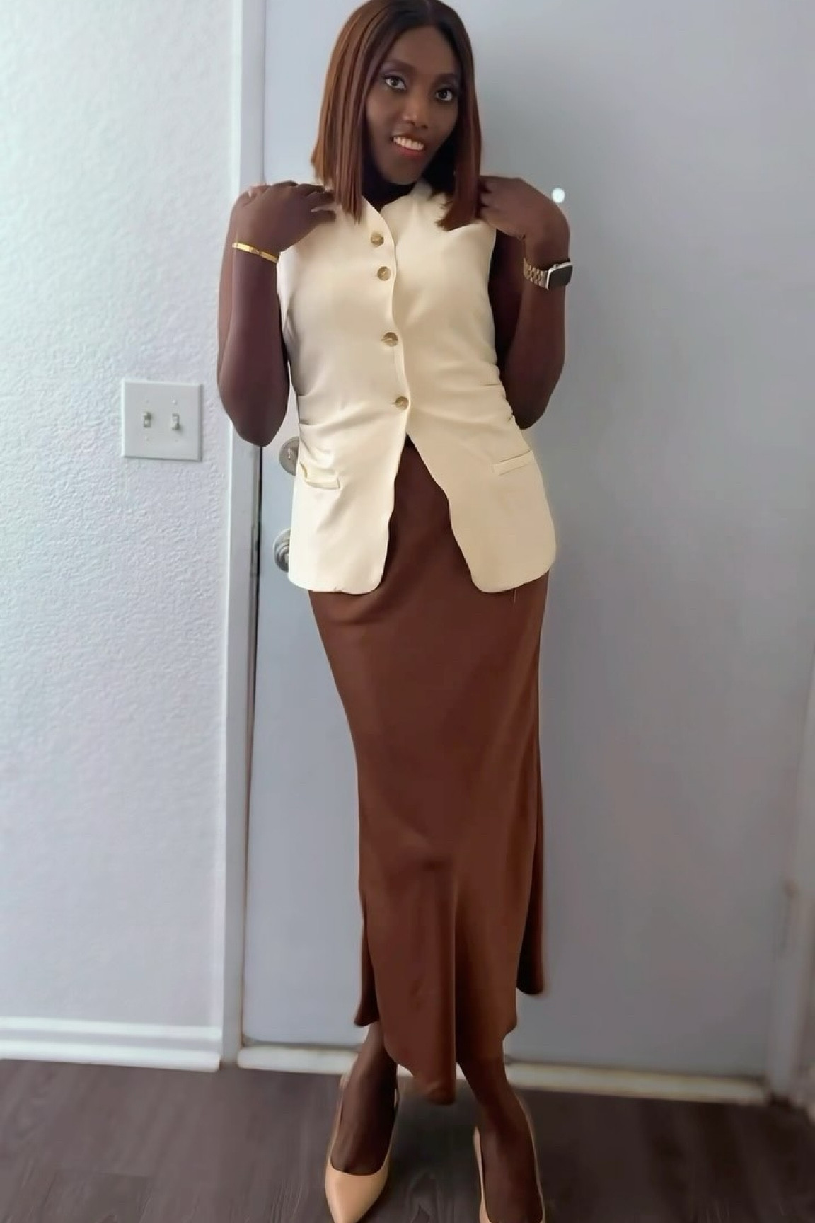 Another day  with my french inspired look 🤎🤎🤎

#workwear #fitcheck #outfitrepeater #wardrobestaples #layering #pinterestaesthetic #everydayoutfit #outfitoftheday #dailyoutfits #minimalstyle #casualootd #transitionaloutfits #dailyreels #parisianstyle