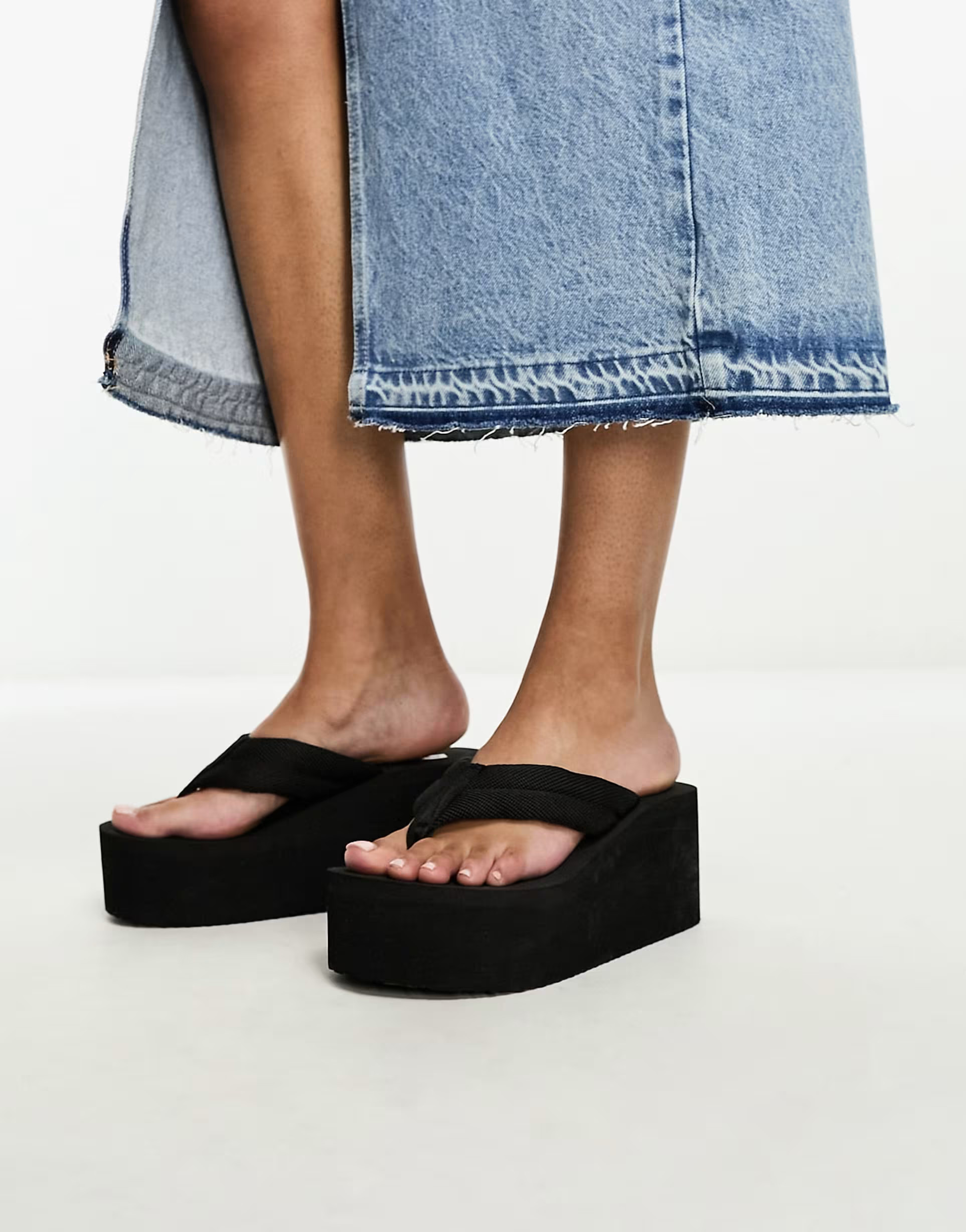 Pull&Bear platform flip flop in black | ASOS (Global)
