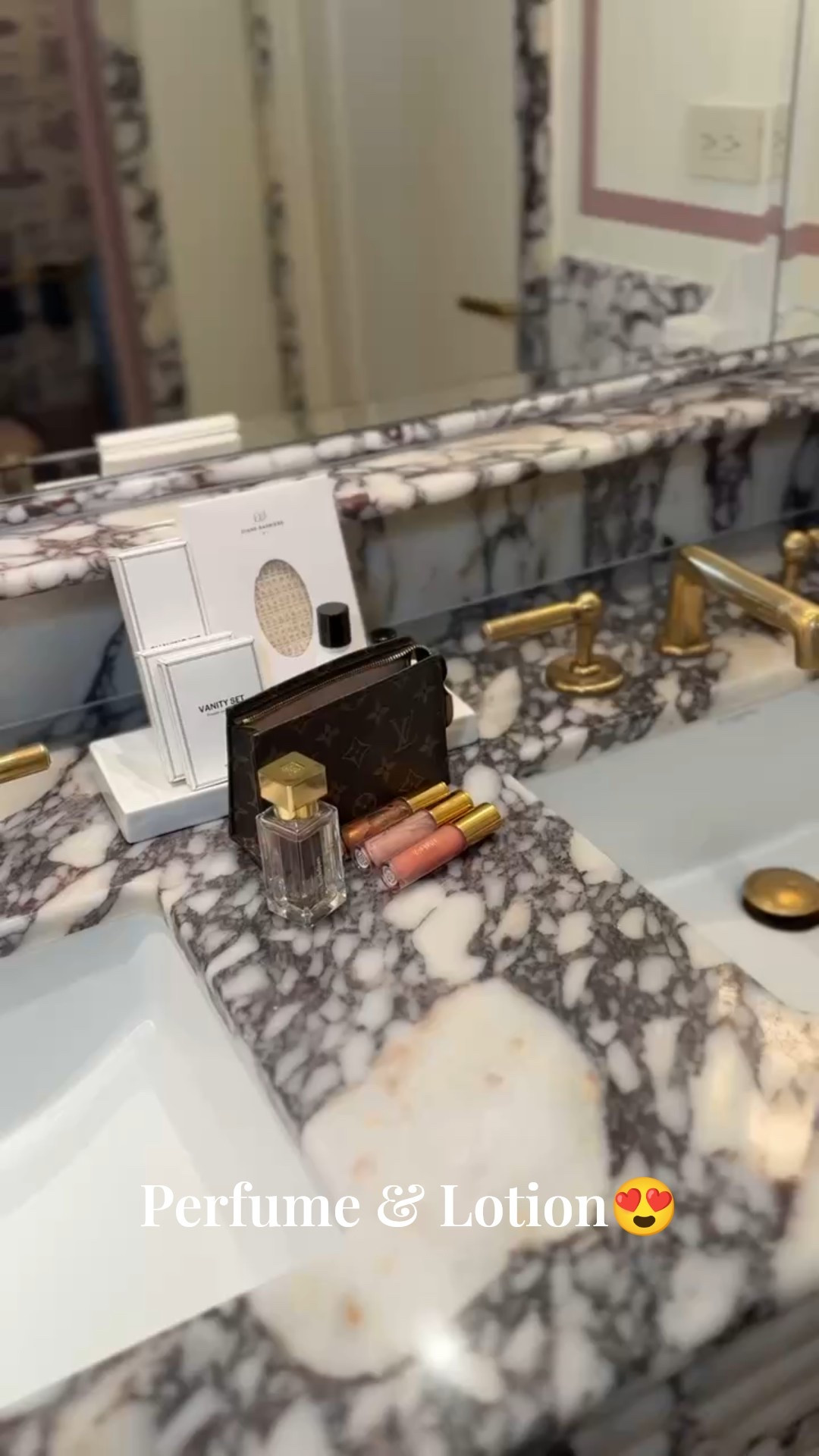 Linking my perfume and lotion that I wear on the daily! 

Perfume, Gift guide, Gemme Beauty, Valaya Body Cream, Gentle Fluidity, Holiday Gift Guide, Gifts for Her, Emily Ann Gemma

#LTKHoliday #LTKGiftGuide #LTKBeauty